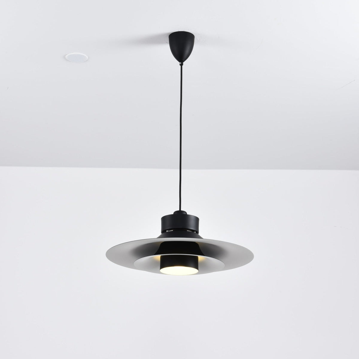 Nero Eclipse Modern Pendant Light – Matte Black Designer Ceiling Lamp