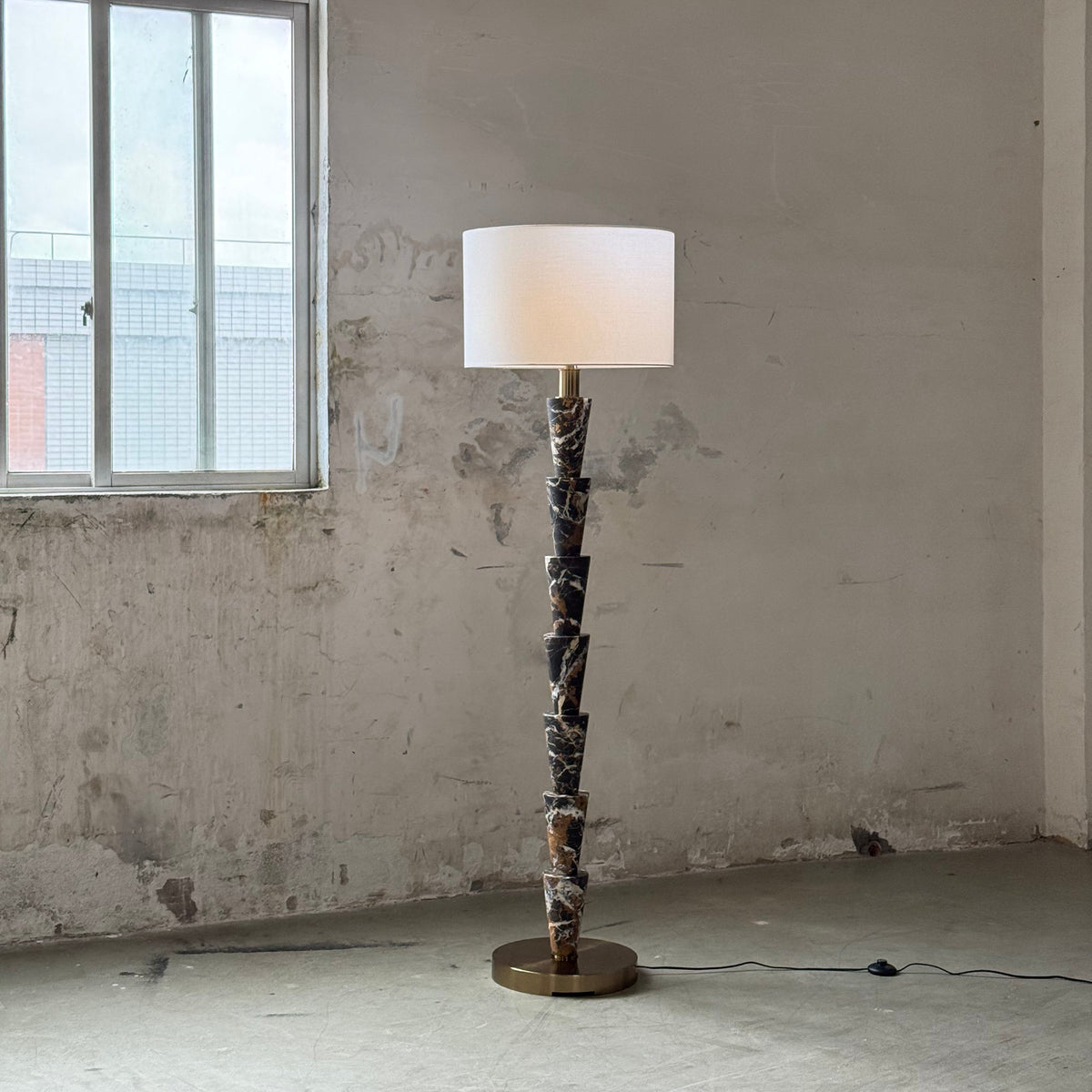 nizwa-marble-floor-lamp