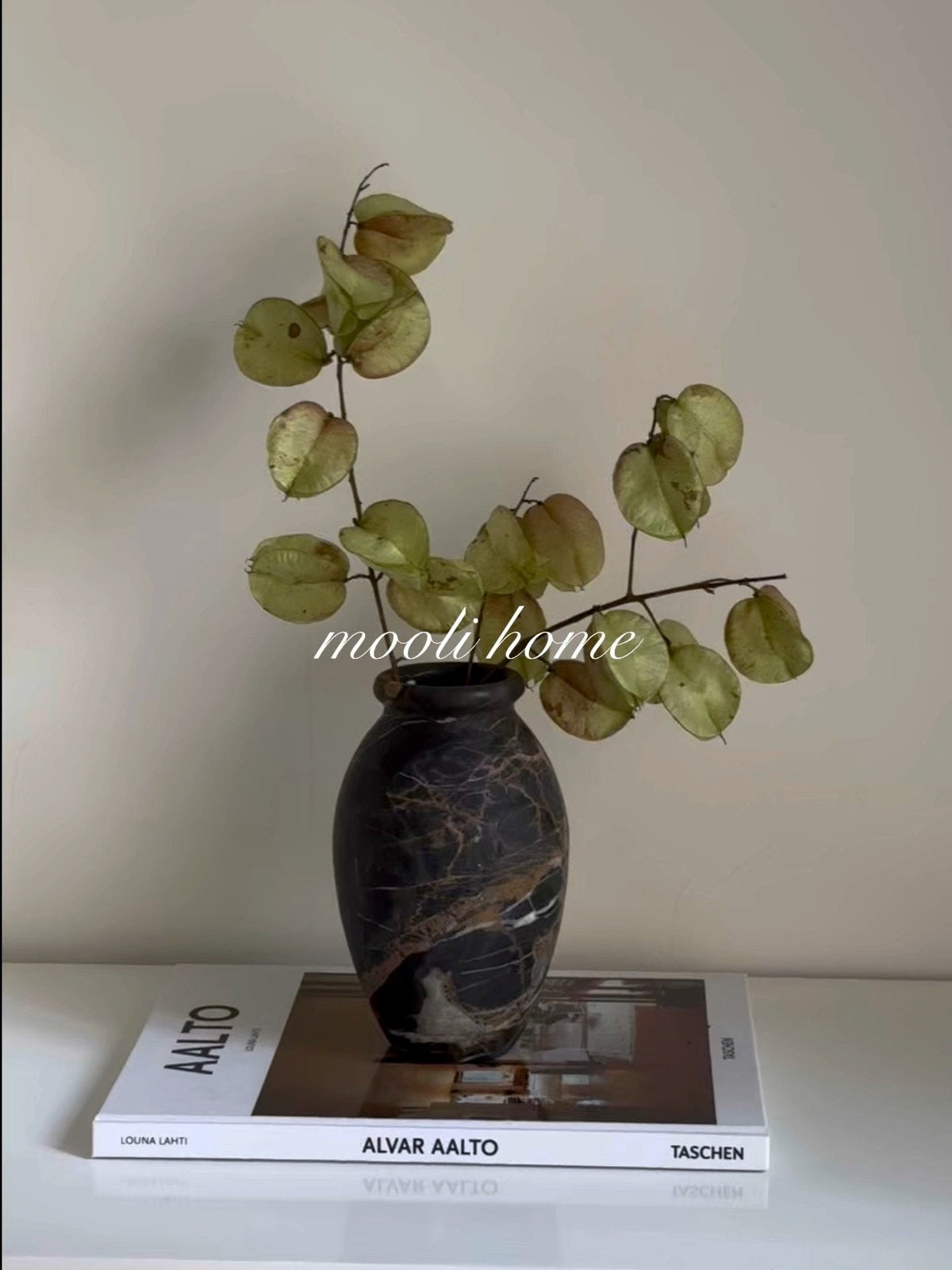 Noir Vein Stone Vase – Sculptural Marble Decor for Refined Interiors