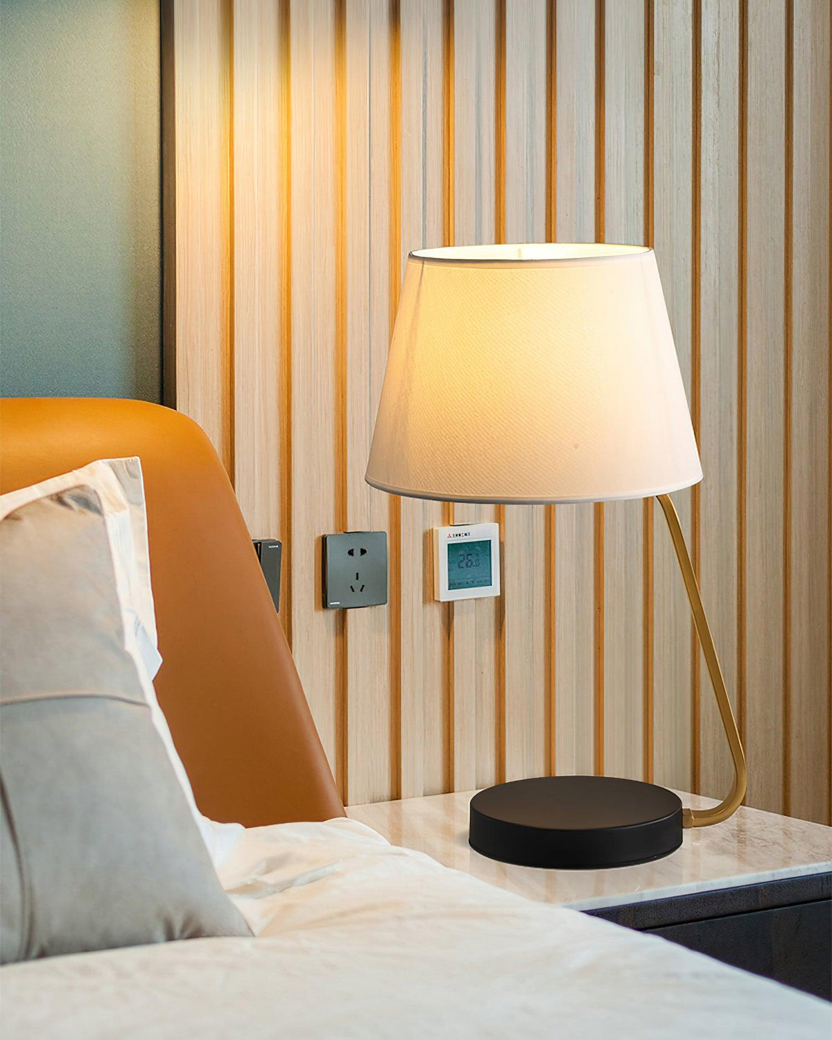 noir-arc-table-lamp
