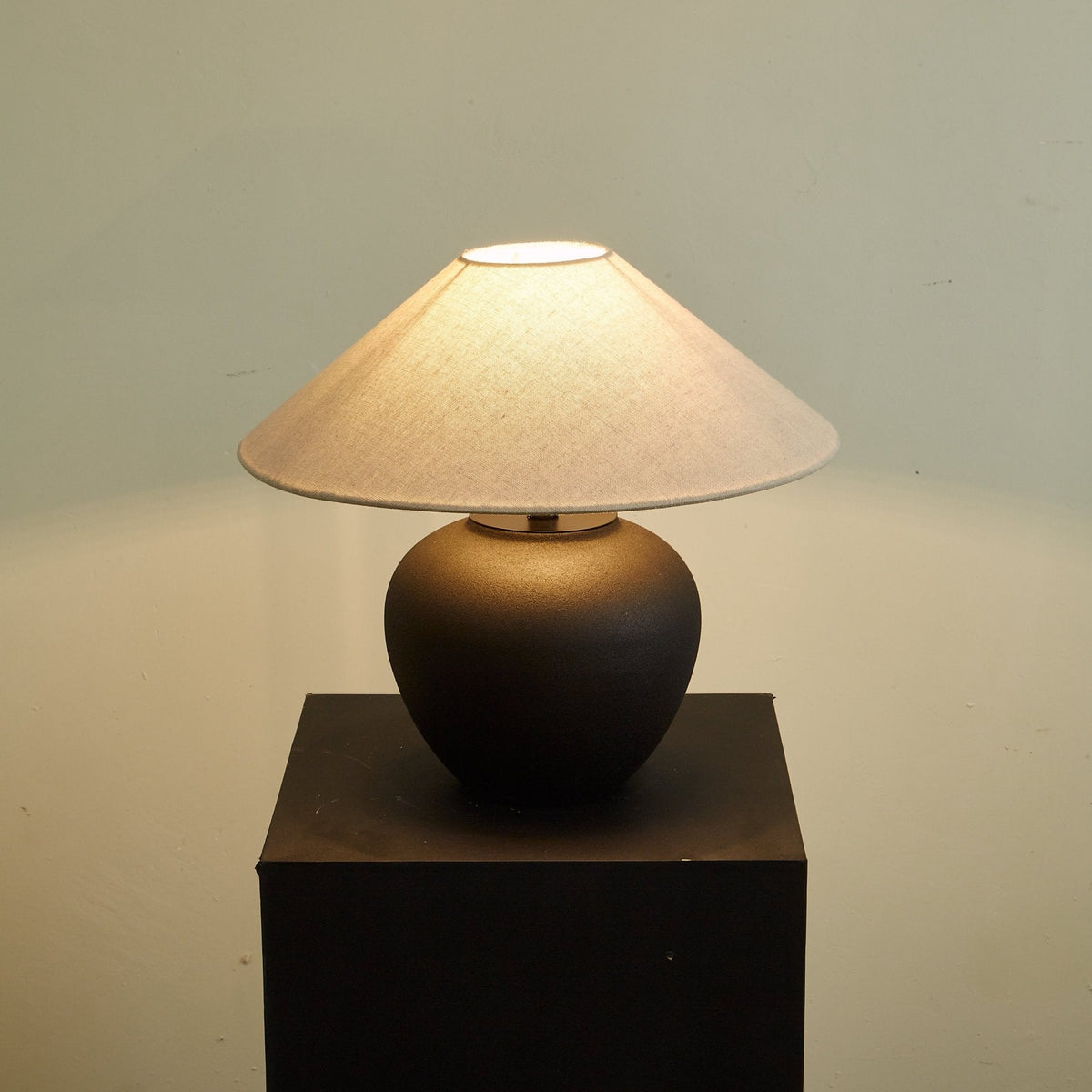 Noirveil Ceramic Table Lamp with Linen Shade for Modern Interiors