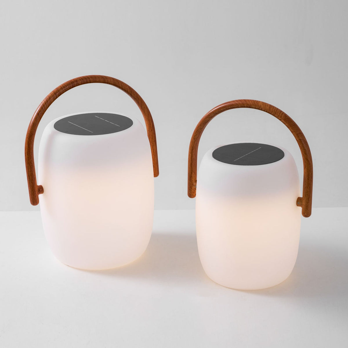Noria Solar Outdoor Lantern – Portable LED Garden Light with Wood Handle