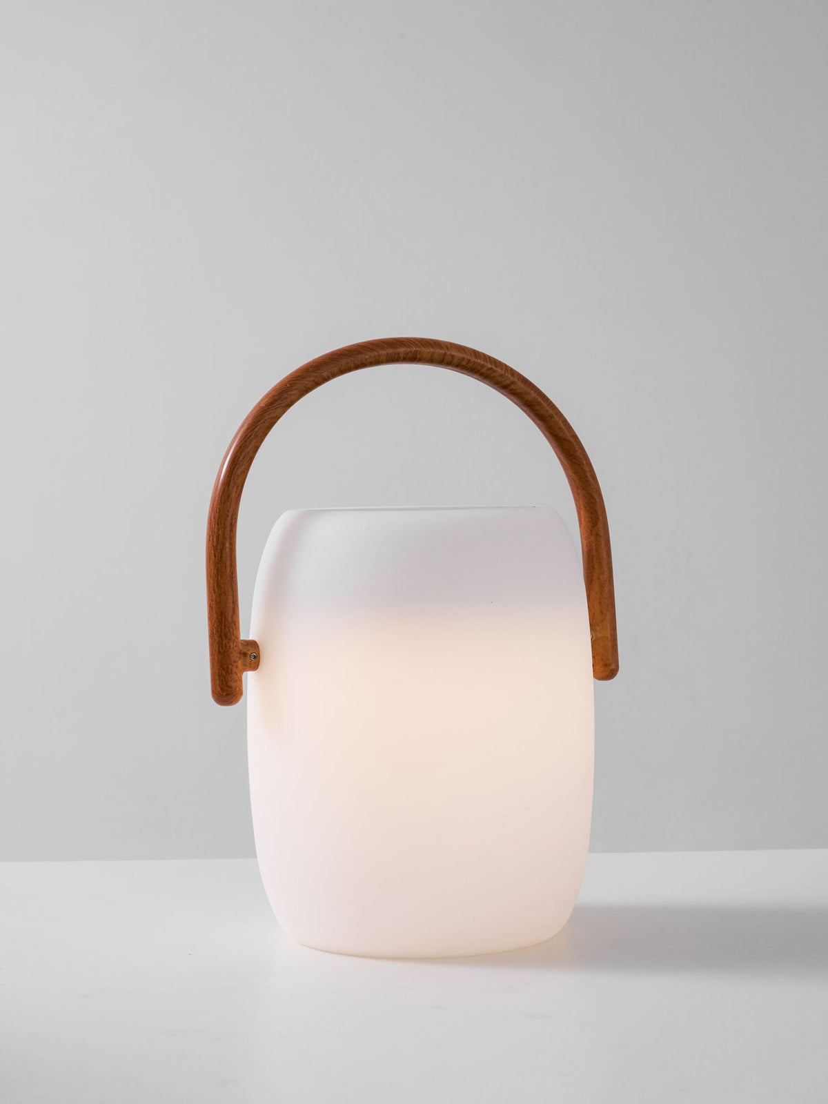 Noria Solar Outdoor Lantern – Portable LED Garden Light with Wood Handle