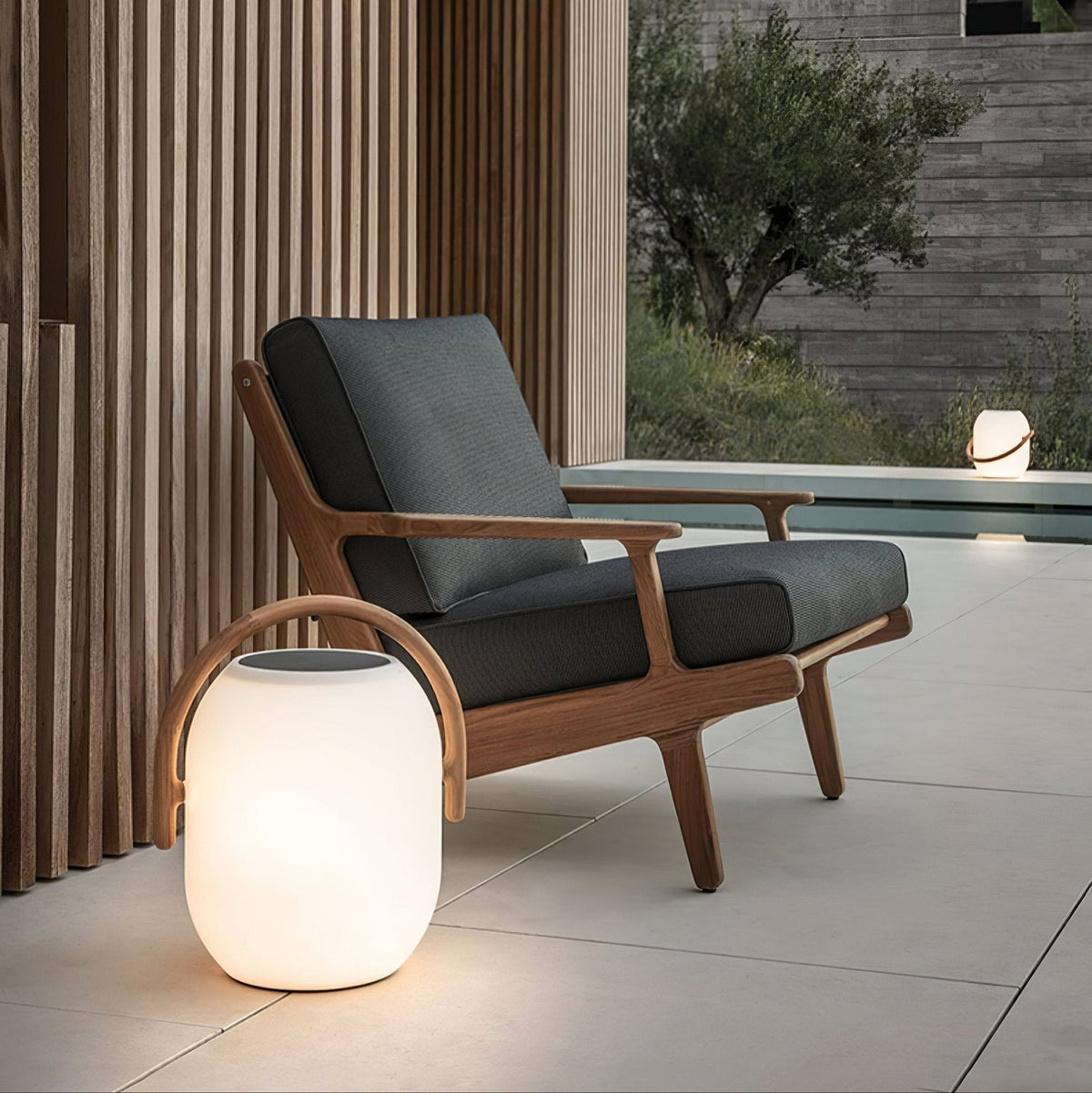 Noria Solar Outdoor Lantern – Portable LED Garden Light with Wood Handle