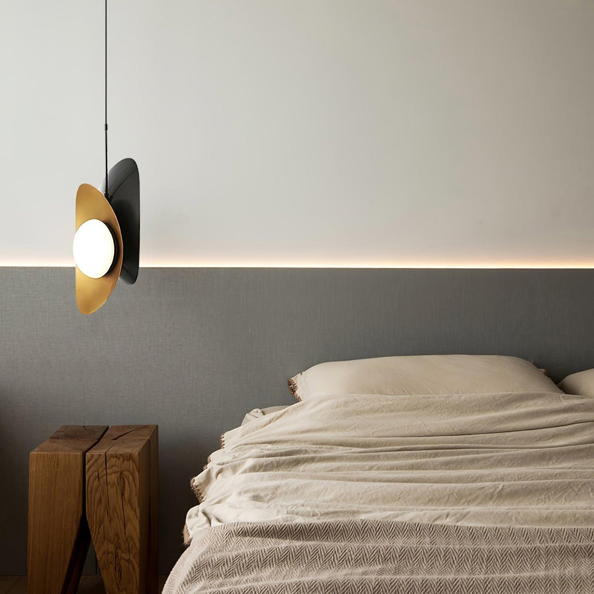Golden Petal Pendant Lamp