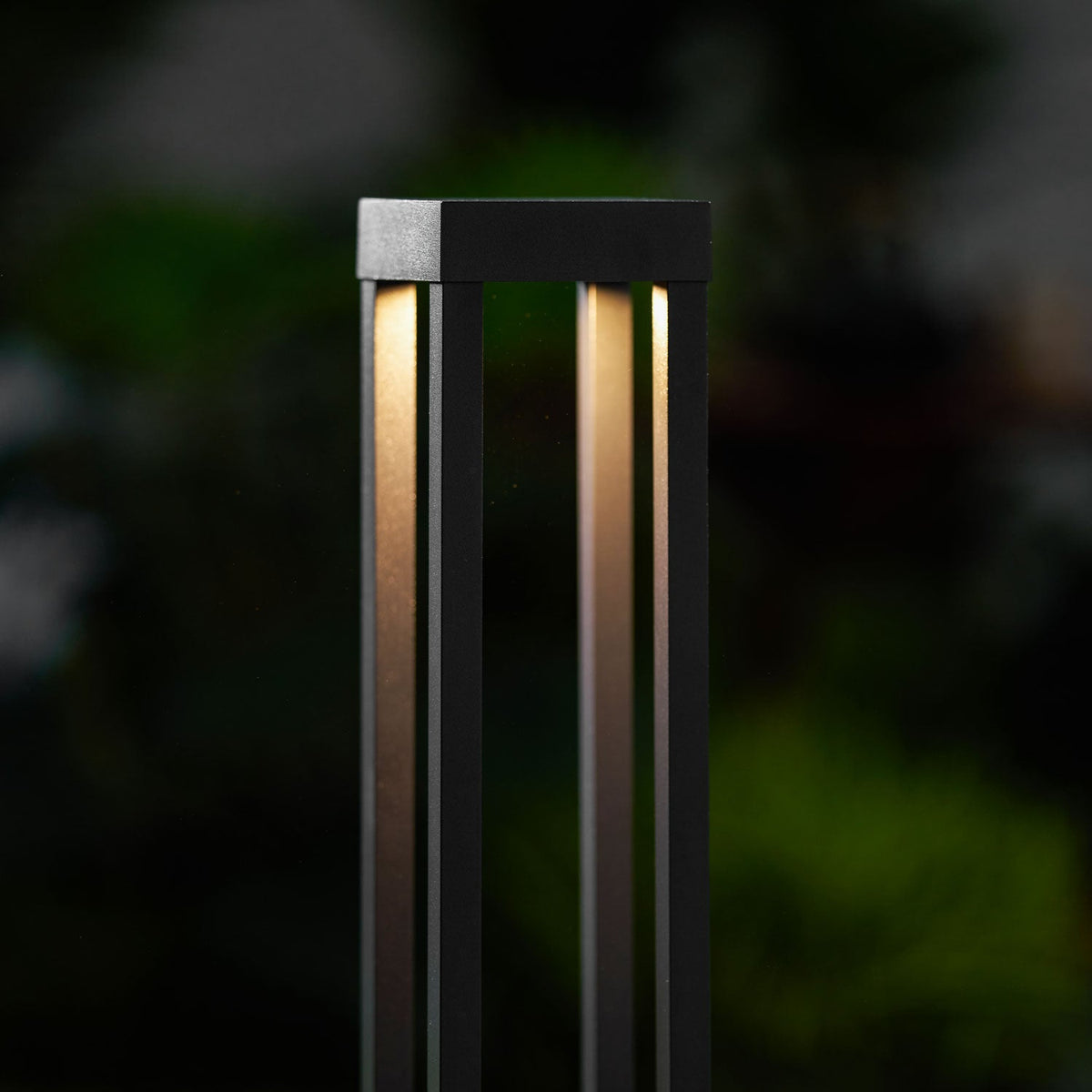 Obsidian Post Outdoor Bollard Light – Minimalist Black Aluminum LED