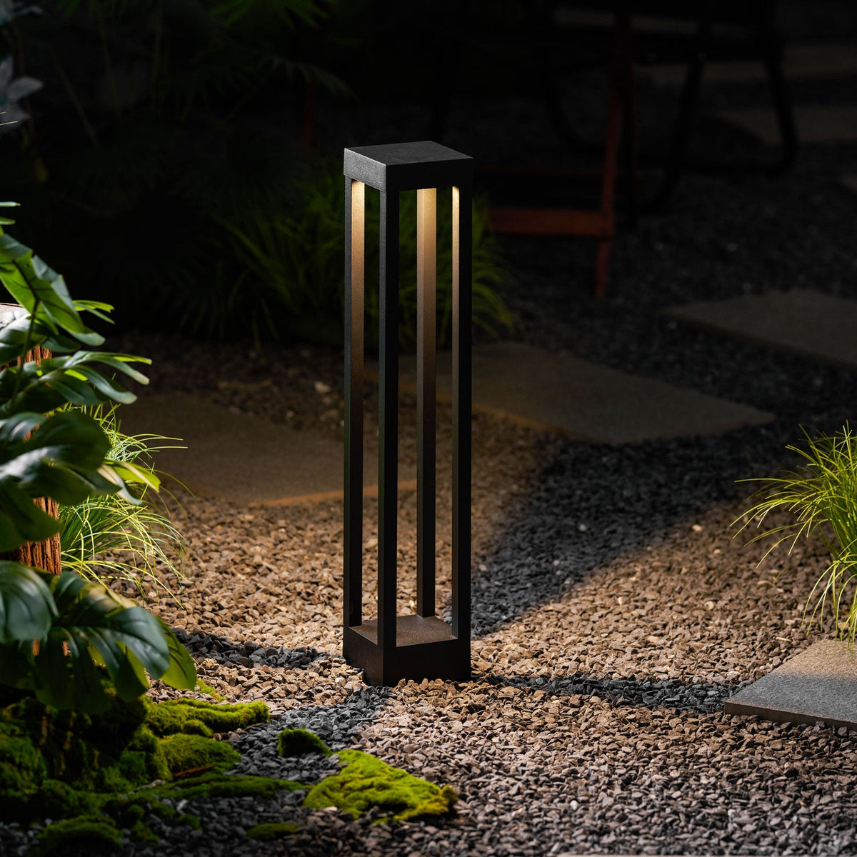 Obsidian Post Outdoor Bollard Light – Minimalist Black Aluminum LED