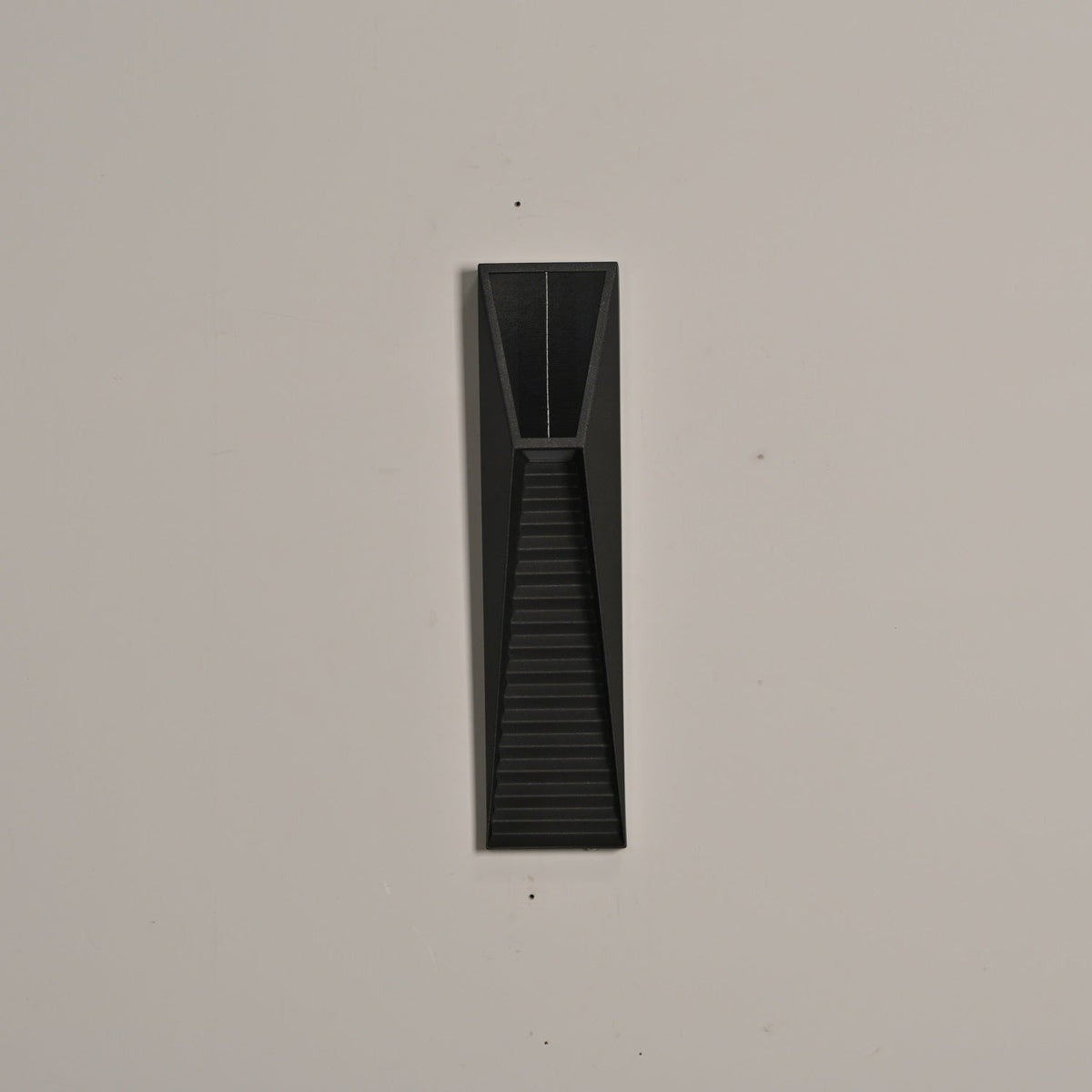 Obsidian Path Solar-Powered LED Outdoor Wall Light in Black