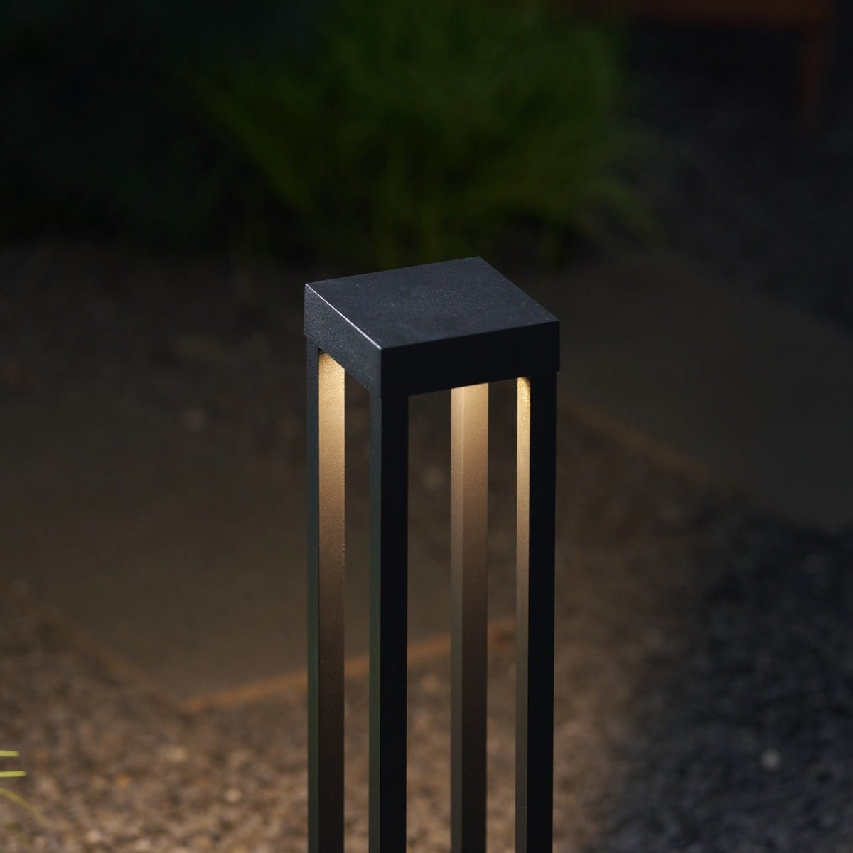 Obsidian Post Outdoor Bollard Light – Minimalist Black Aluminum LED