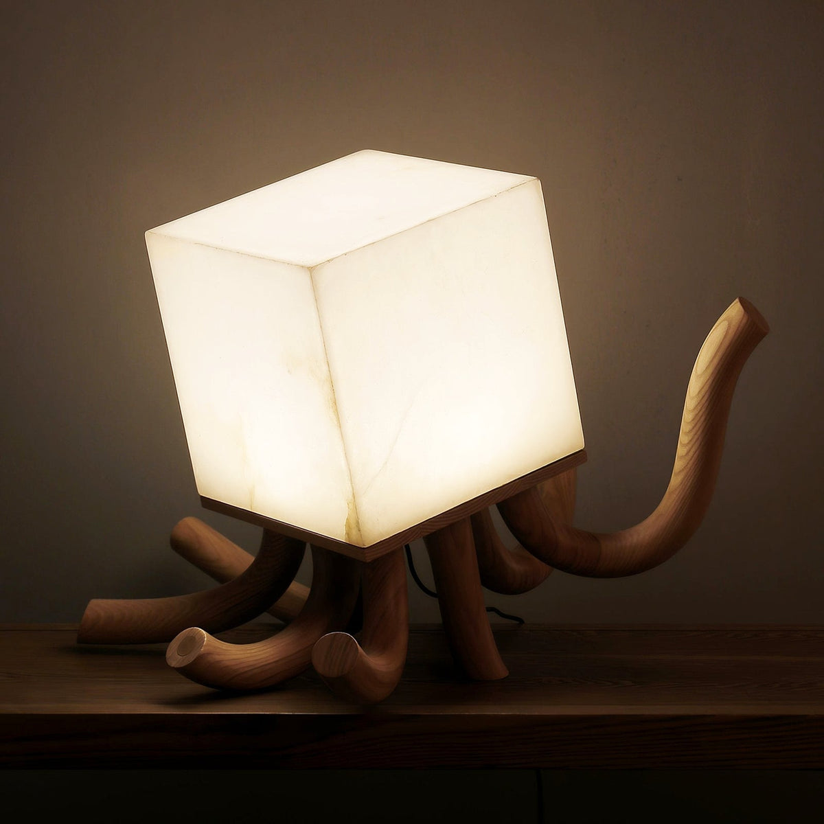 octavia-alabaster-table-lamp