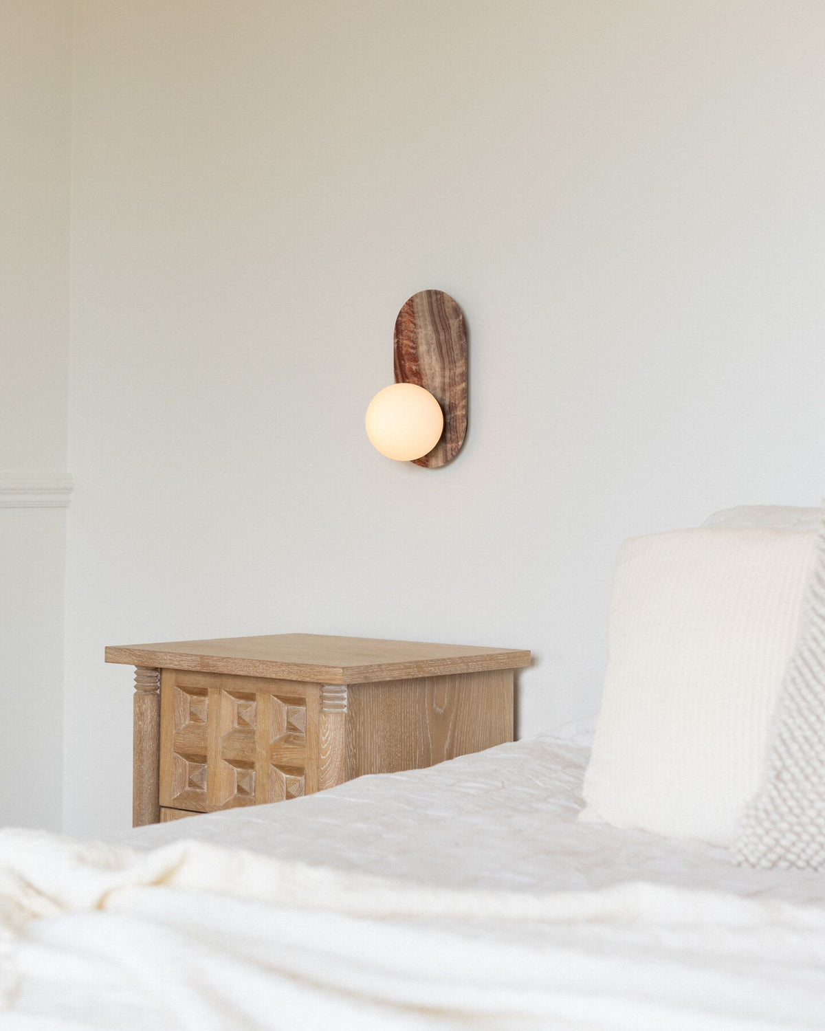 onyx-arch-wall-lamp