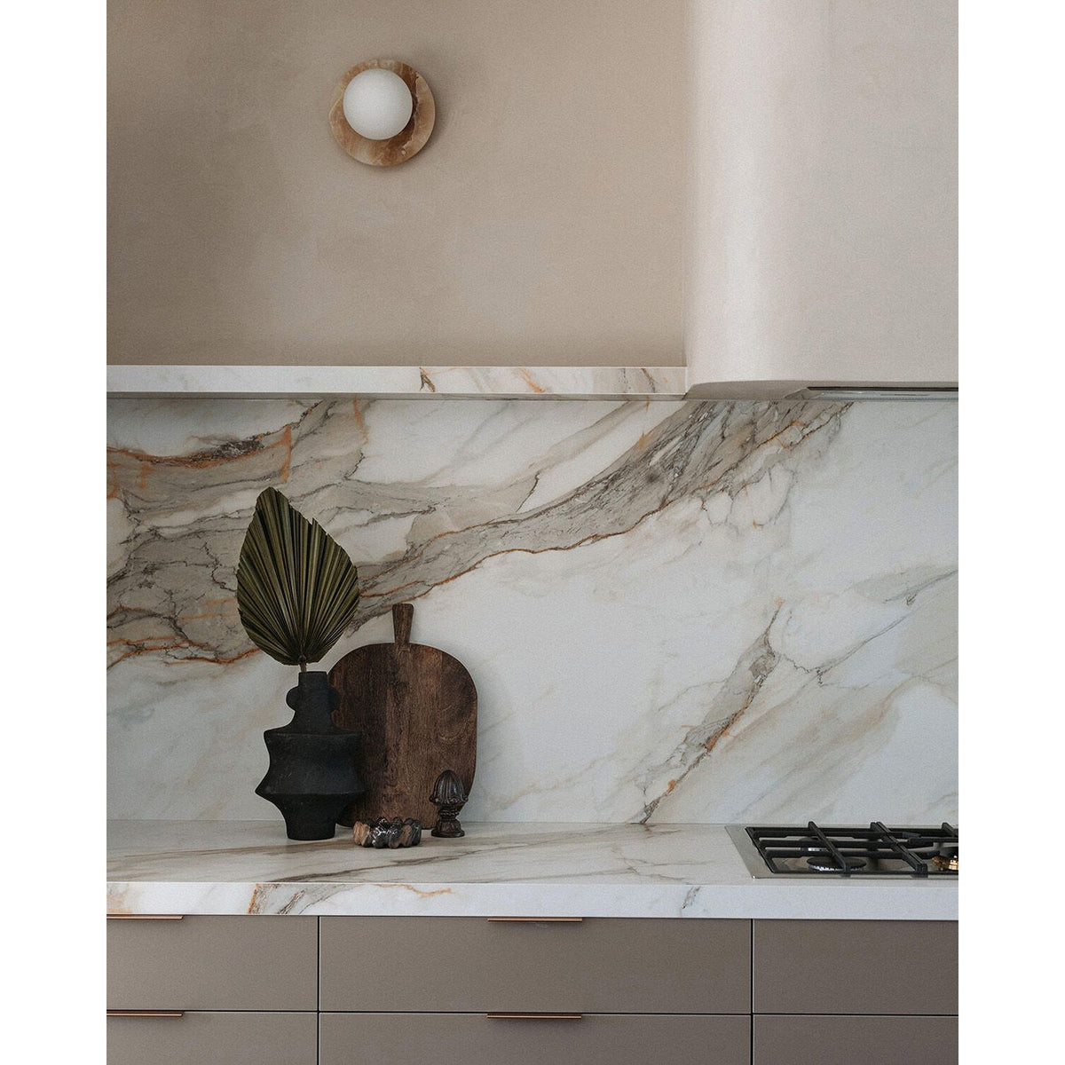 onyx-krema-wall-lamp