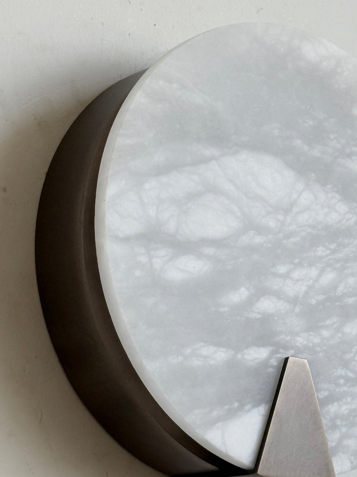 ophelia-alabaster-round-sconce