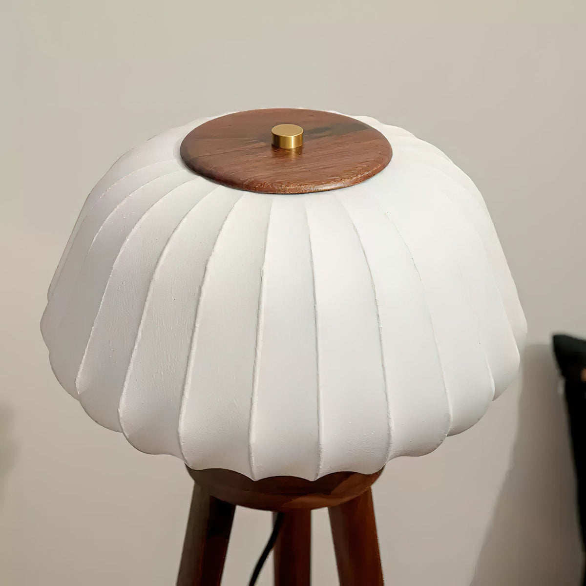 orbit-tripod-table-lamp