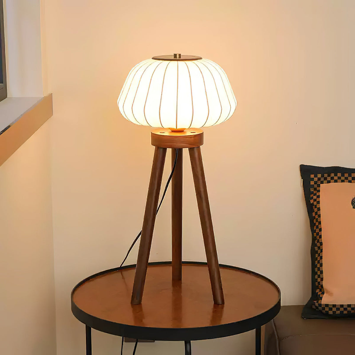 orbit-tripod-table-lamp