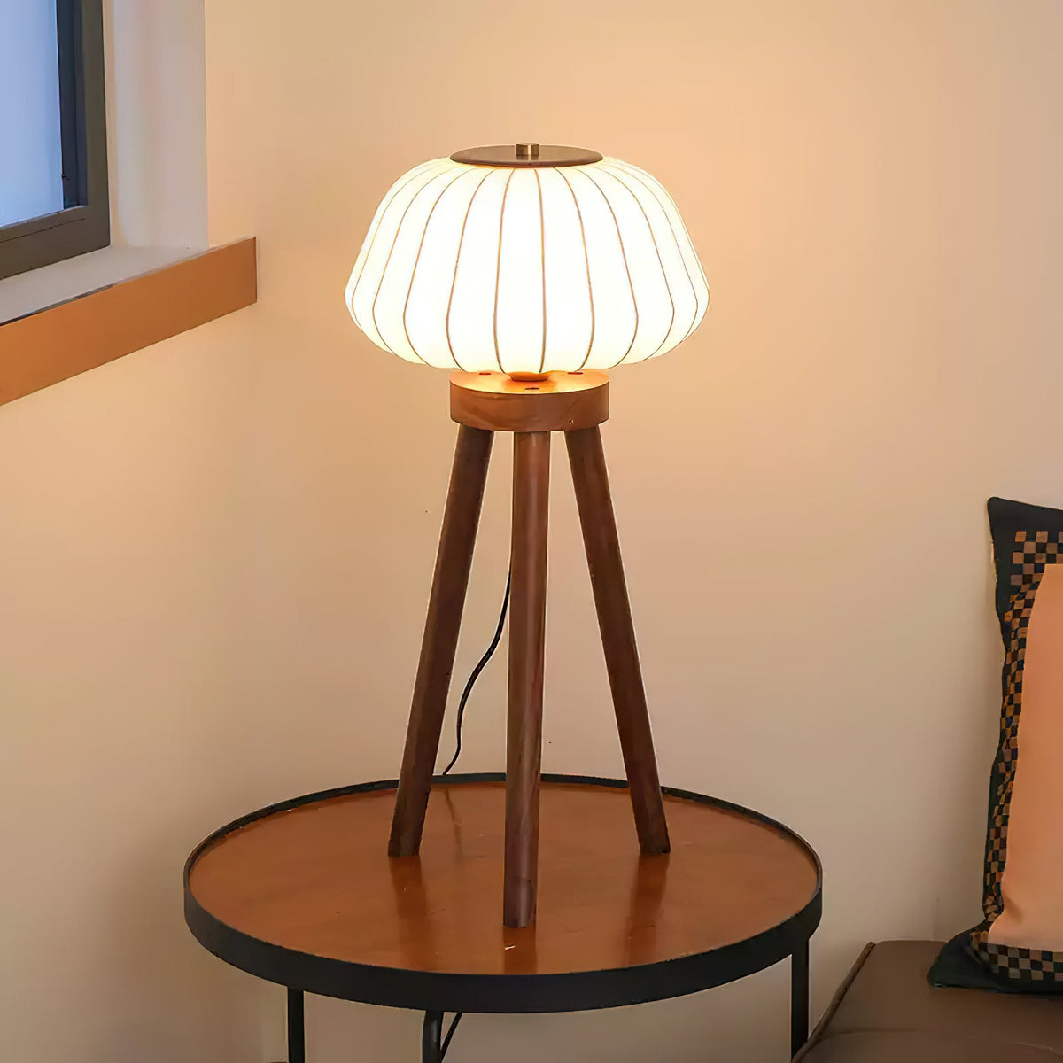 orbit-tripod-table-lamp