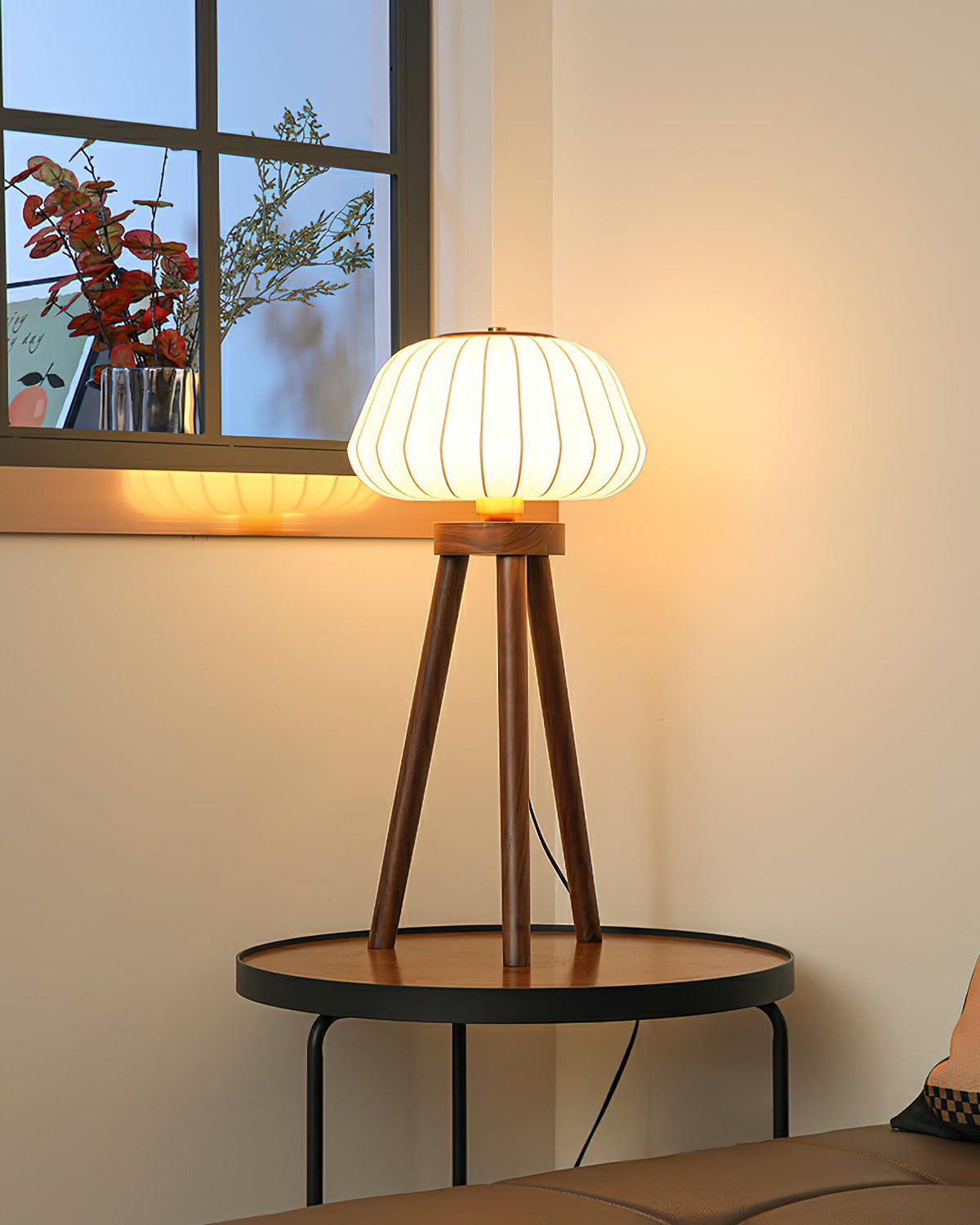 orbit-tripod-table-lamp