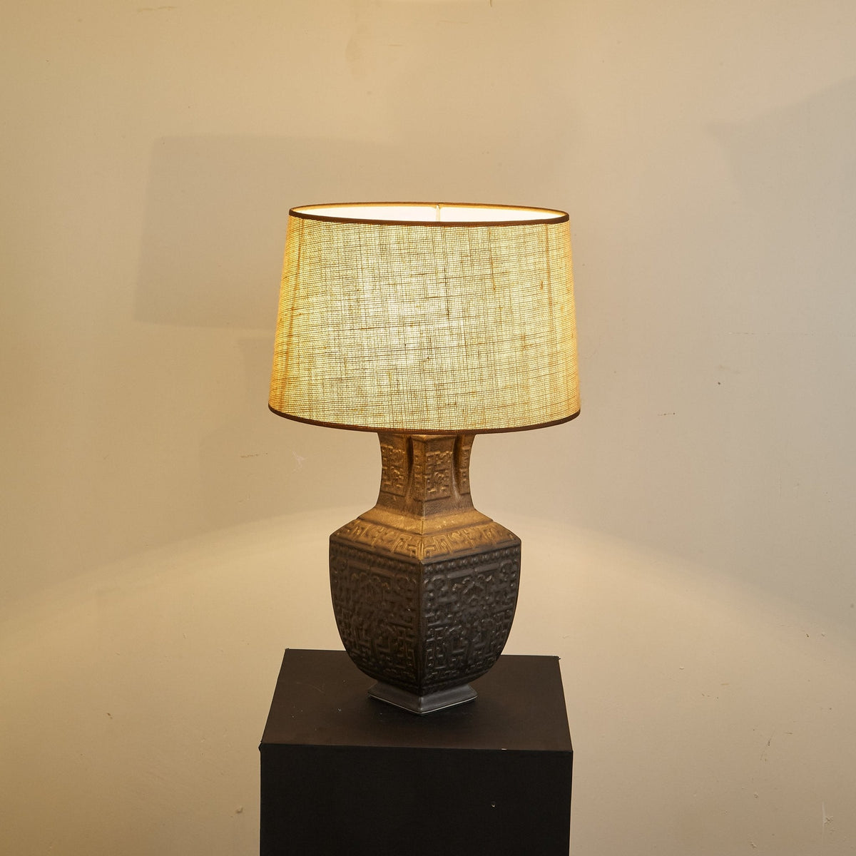 Orendi Ceramic Table Lamp with Linen Shade for Bedroom and Living Room