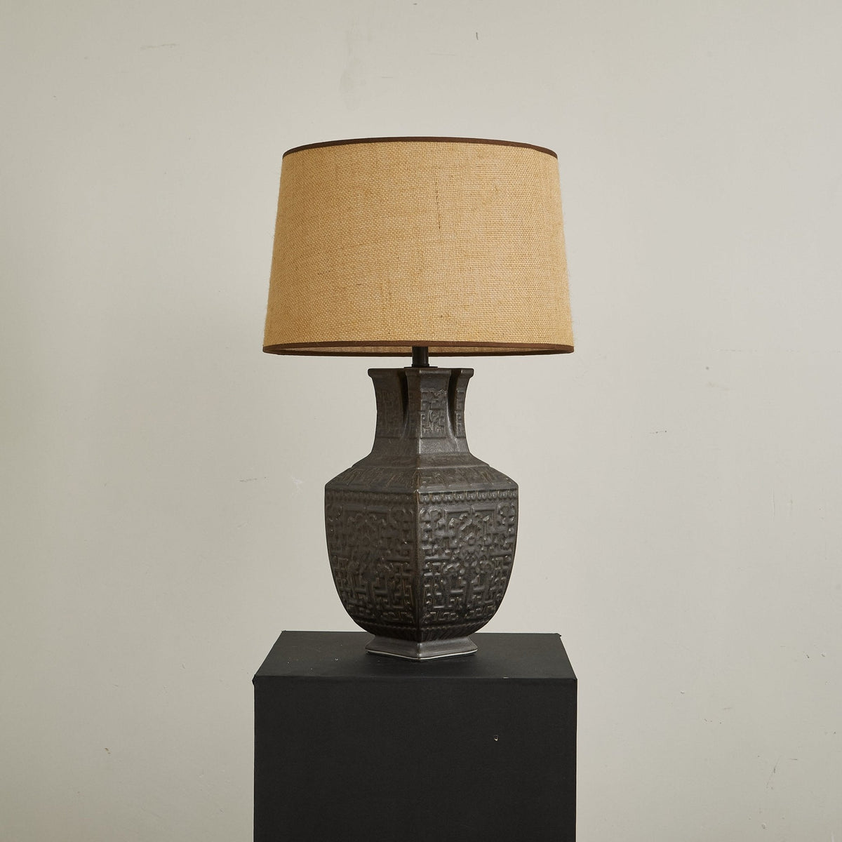 Orendi Ceramic Table Lamp with Linen Shade for Bedroom and Living Room
