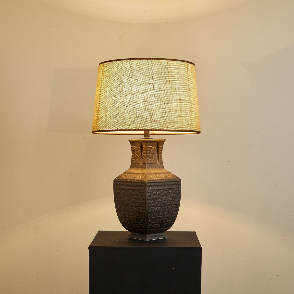 Orendi Ceramic Table Lamp with Linen Shade for Bedroom and Living Room