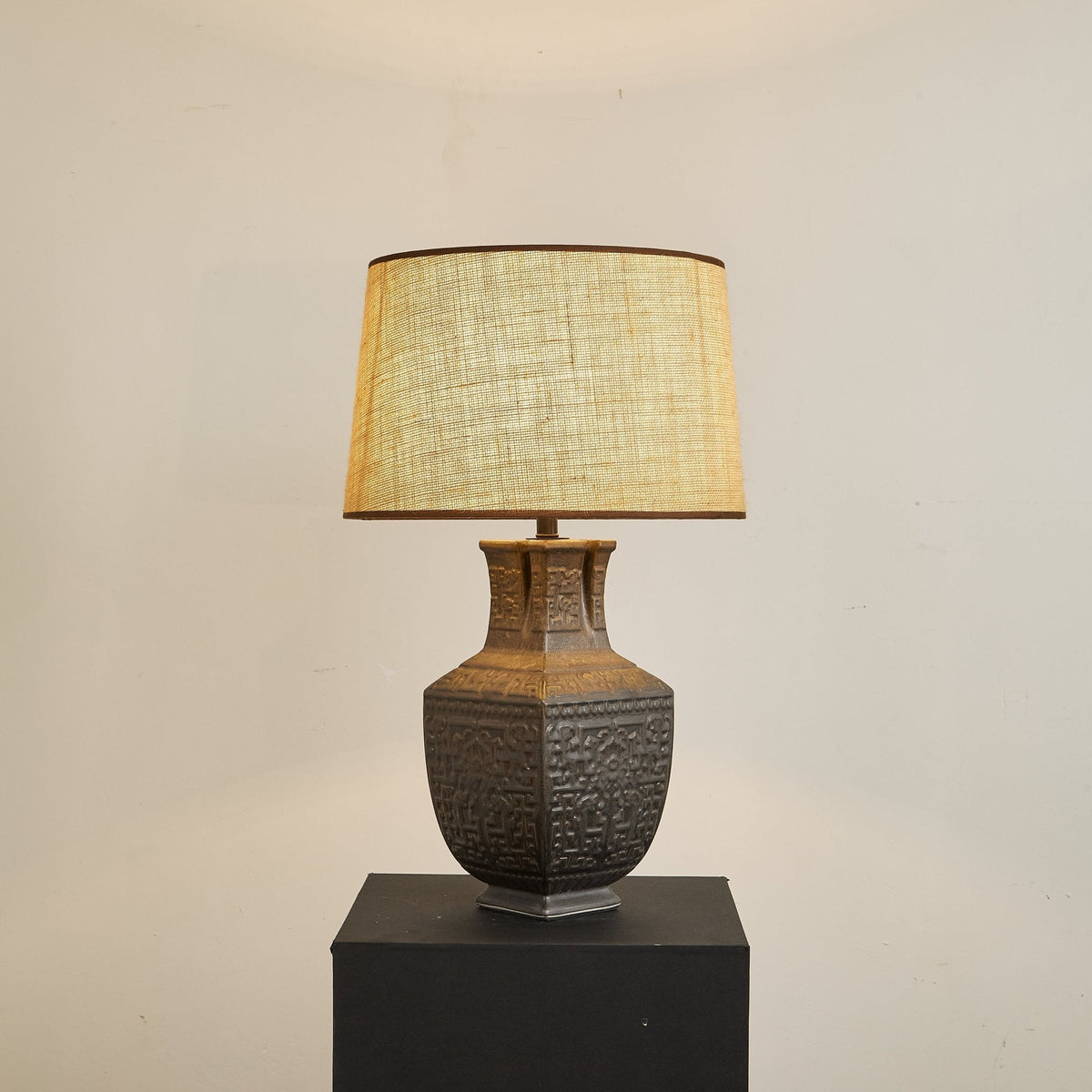 Orendi Ceramic Table Lamp with Linen Shade for Bedroom and Living Room
