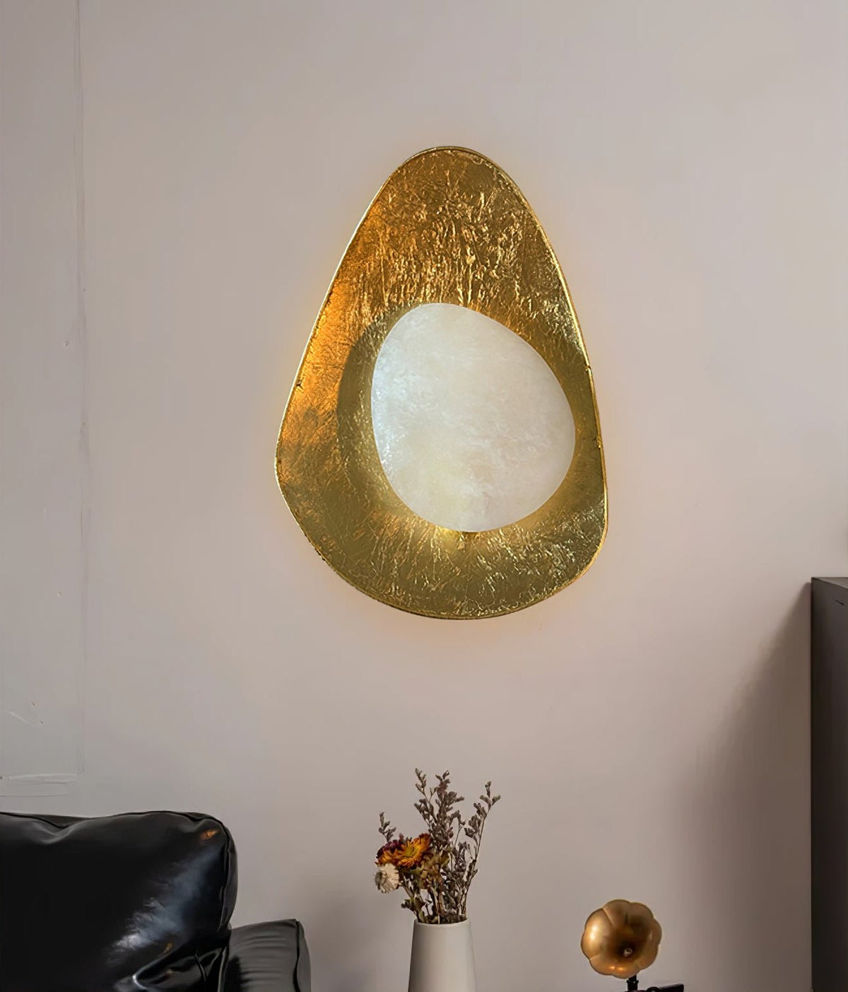 Organic Gilded Pebble Alabaster Wall Sconce – Modern Minimalist Lighting
