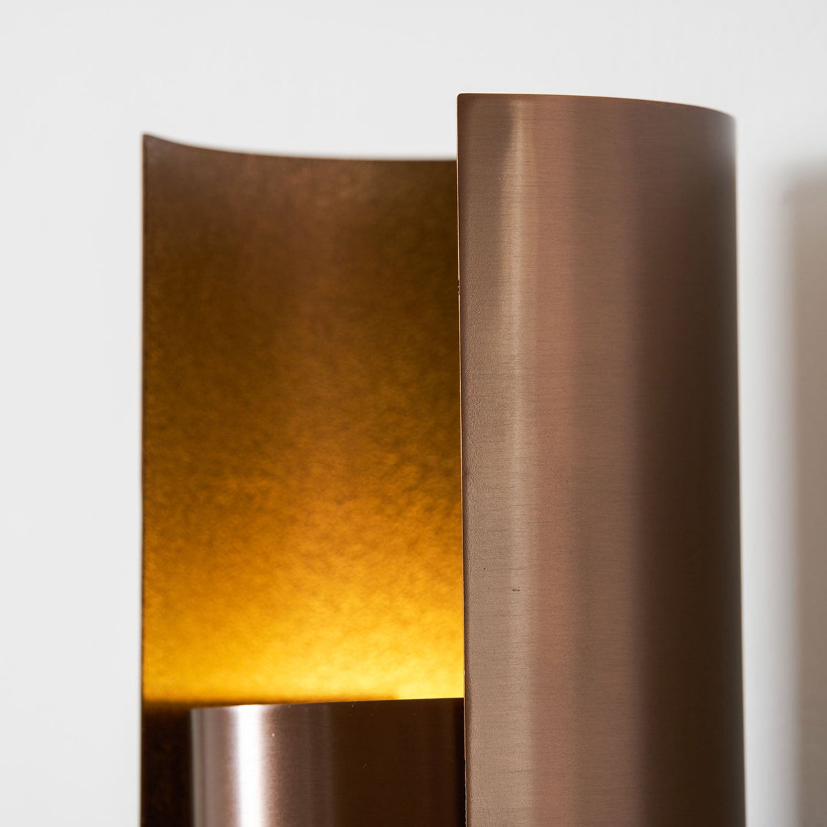 nyx-wall-lamp