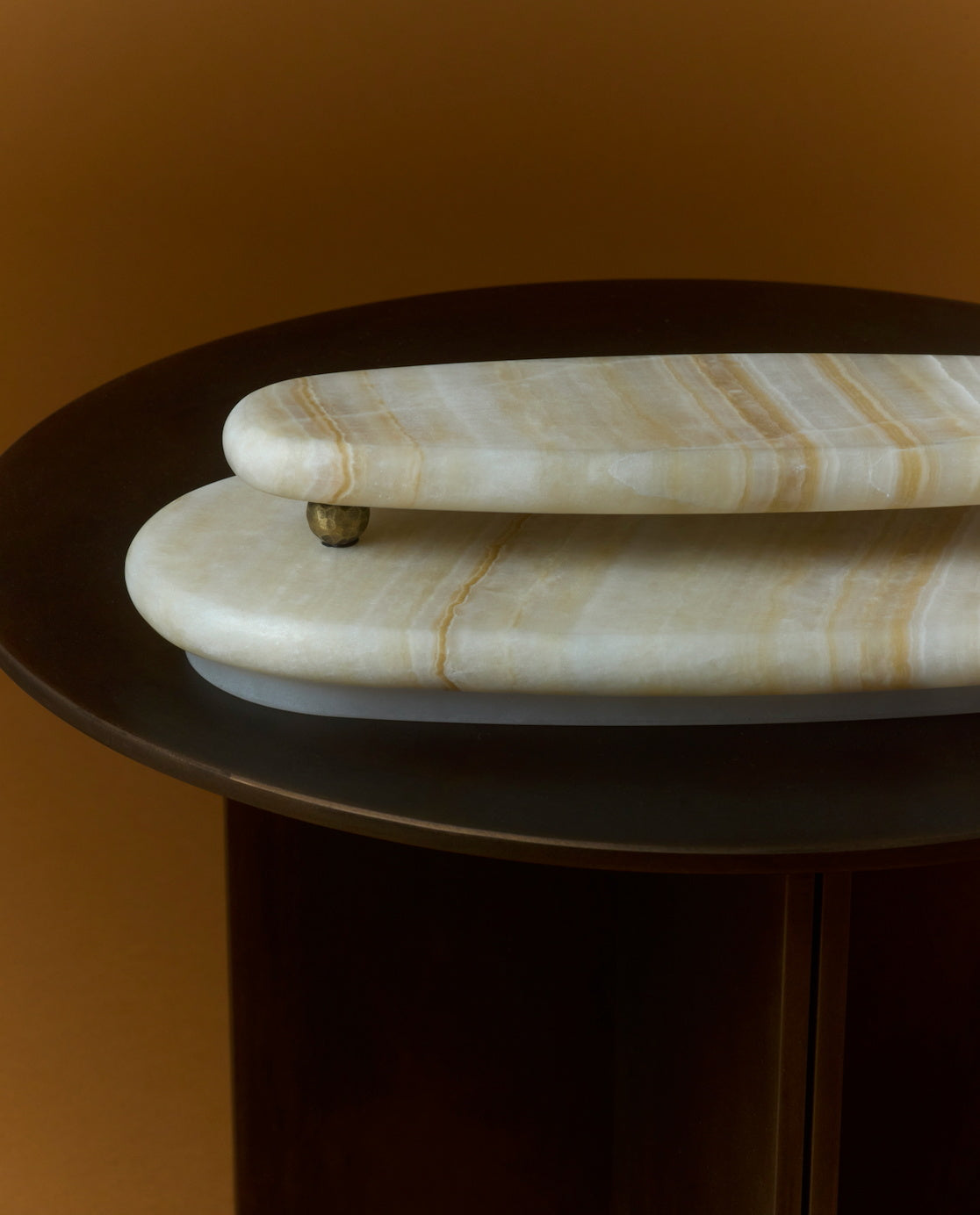 oro-onyx-wall-lamp