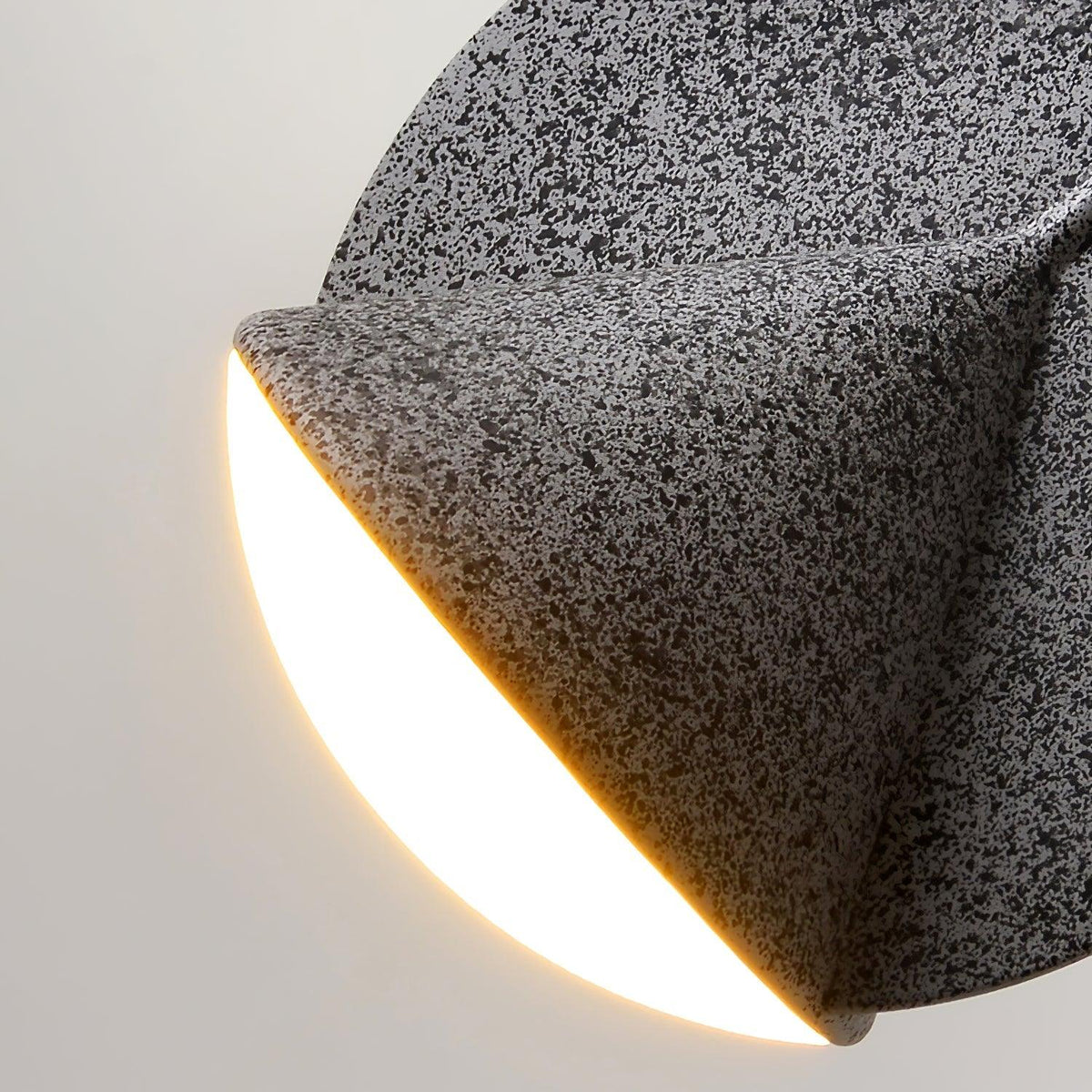 ossa-resin-pendant-lamp