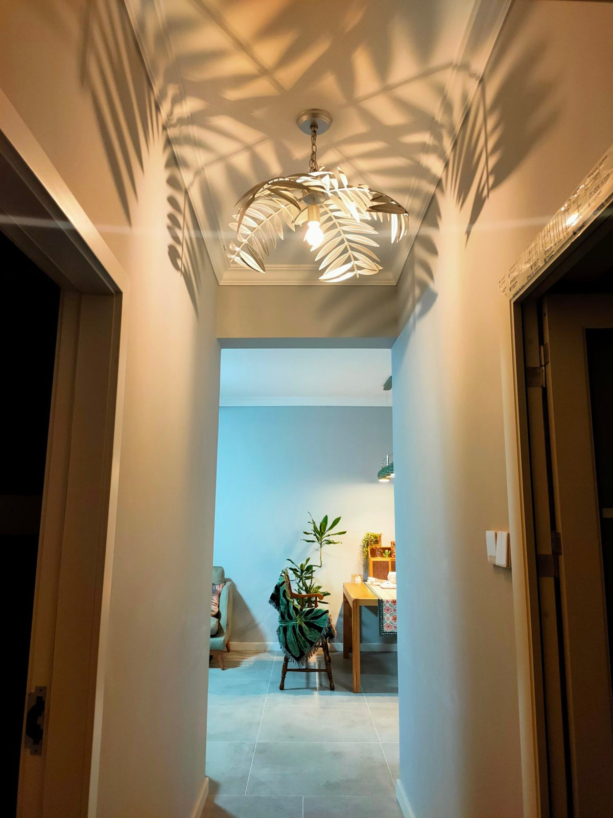 palm-pendant-light