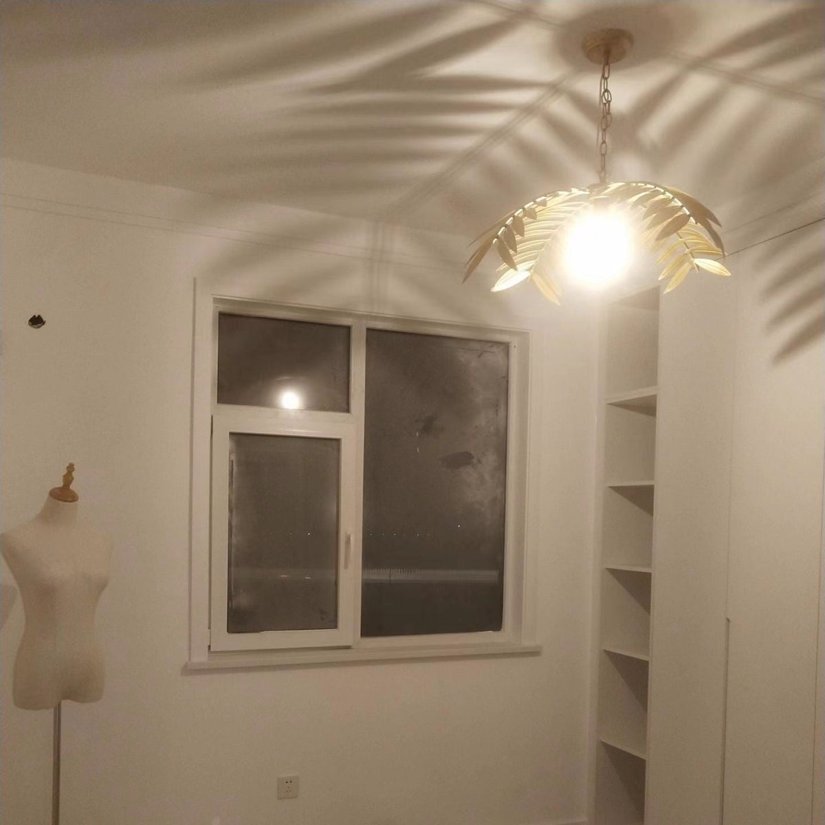 palm-pendant-light