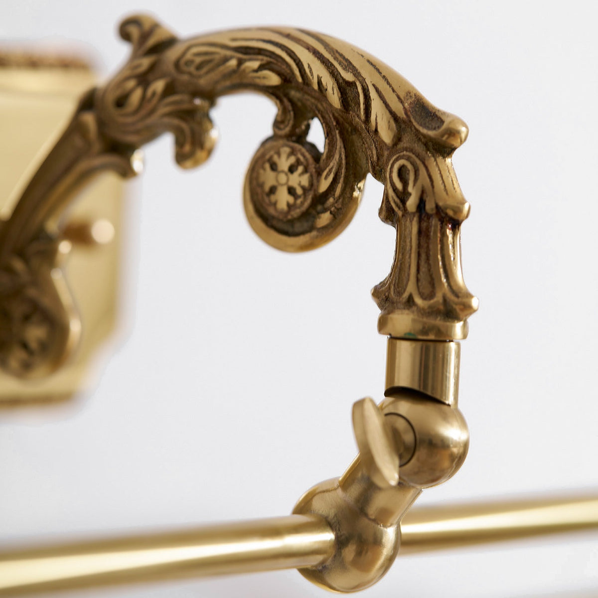 pania-brass-wall-lamp