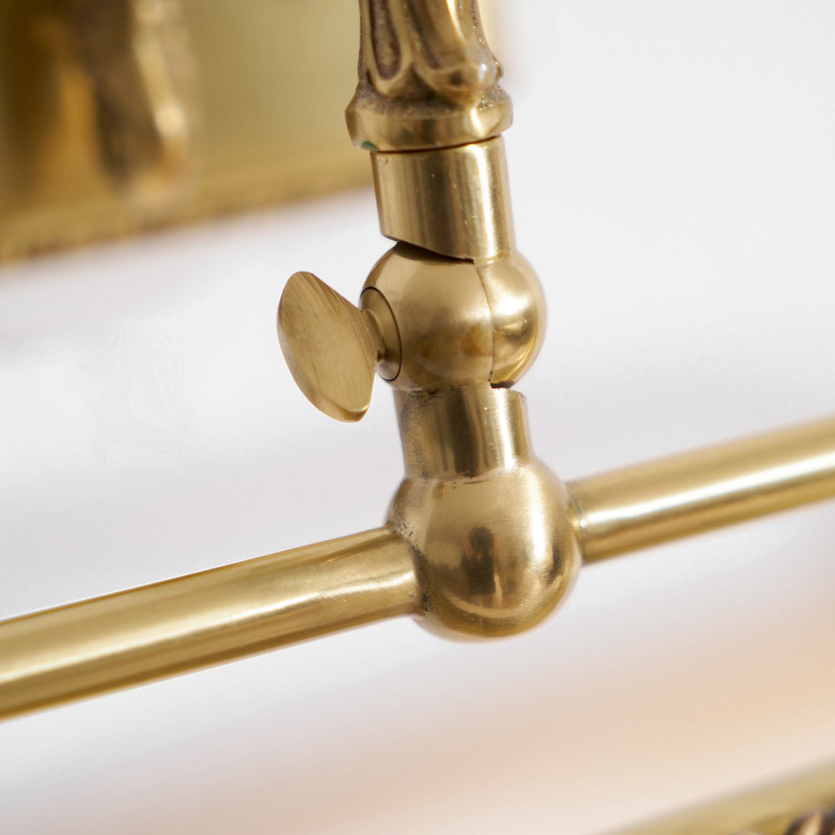 pania-brass-wall-lamp