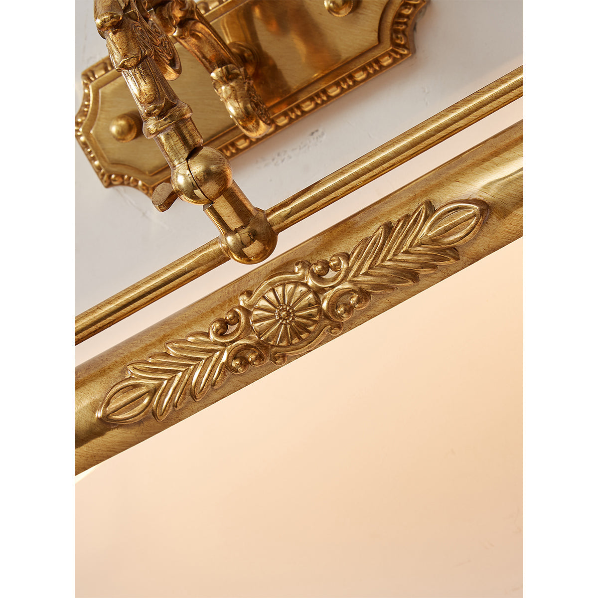 pania-brass-wall-lamp