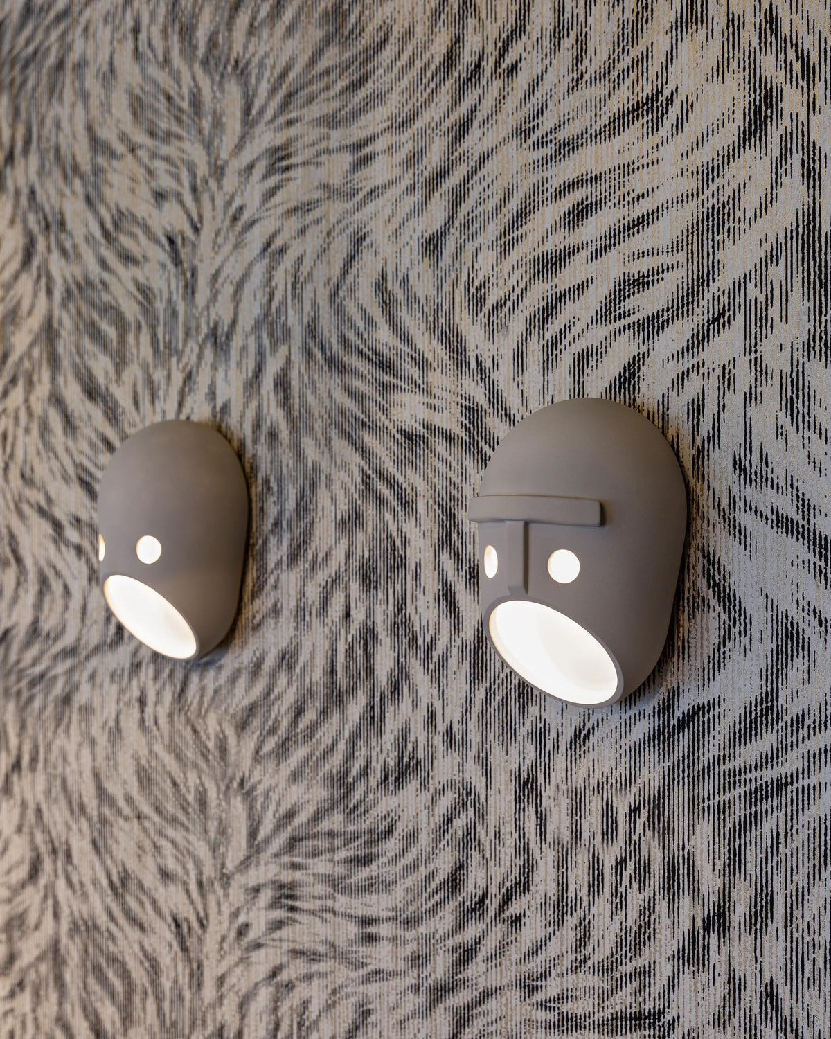 party-wall-lamp
