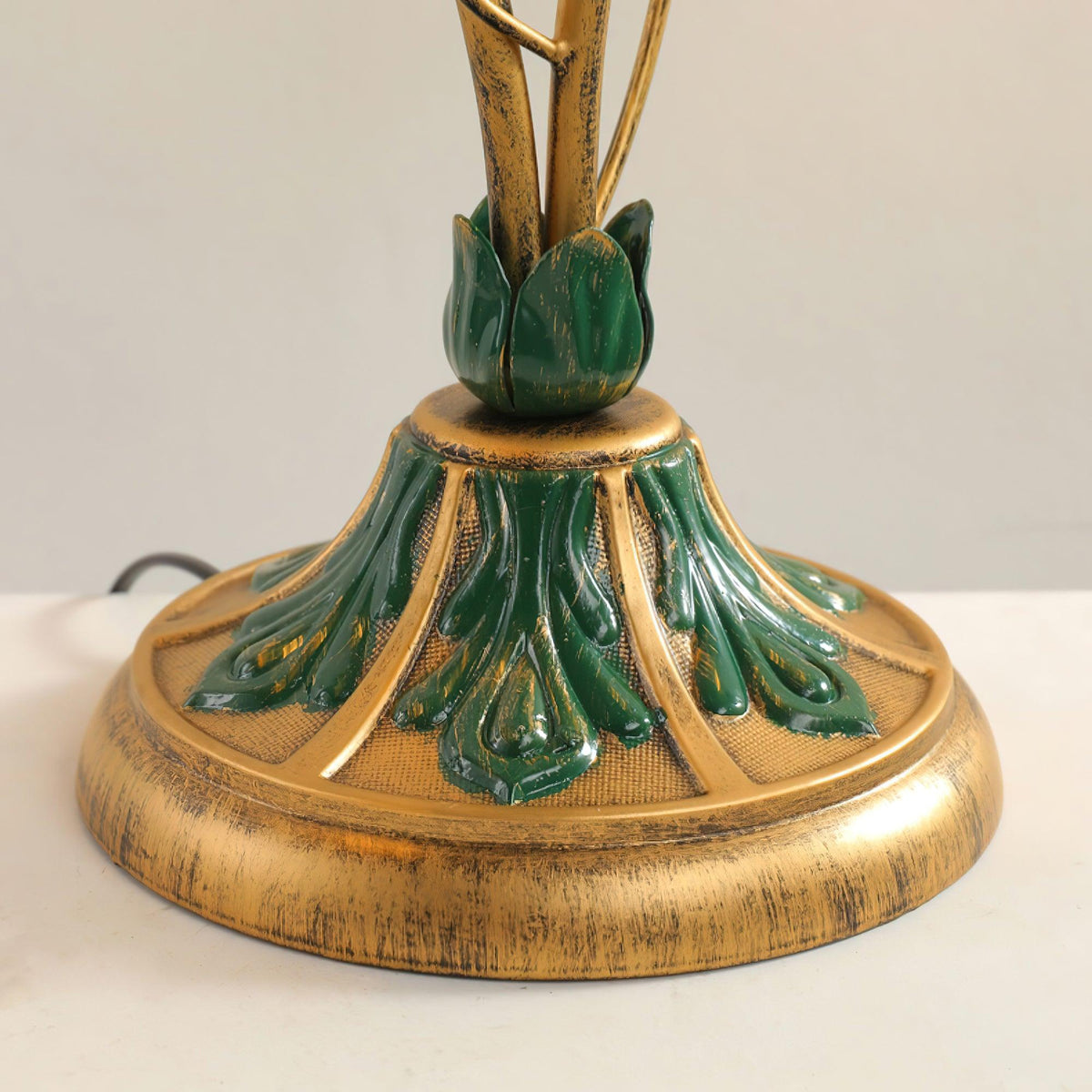 pastoral-floral-table-lamp