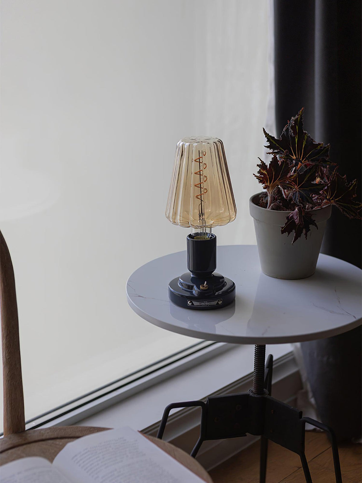 pastry-table-lamp