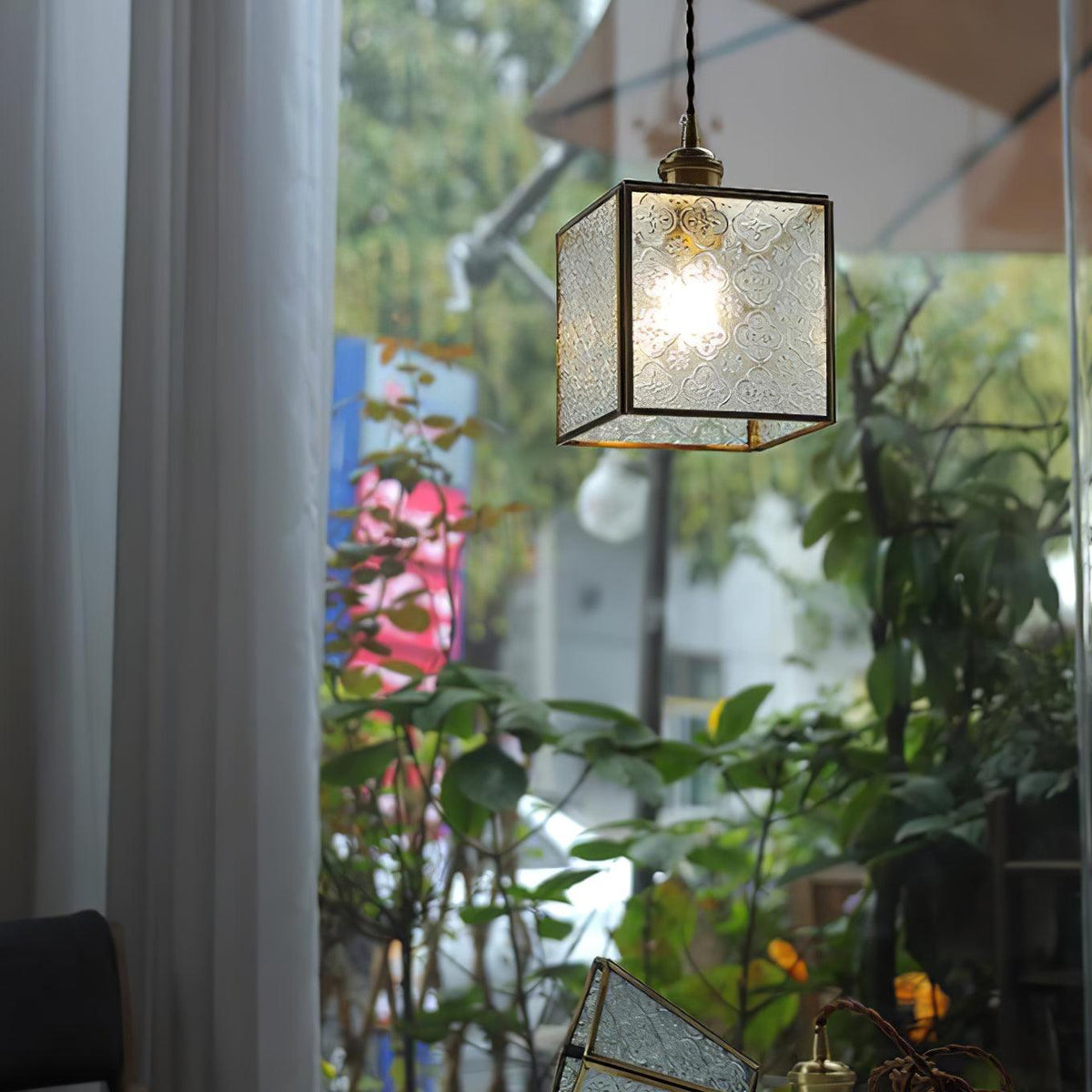 Patterned_Glass_Pendant_Lamp_1