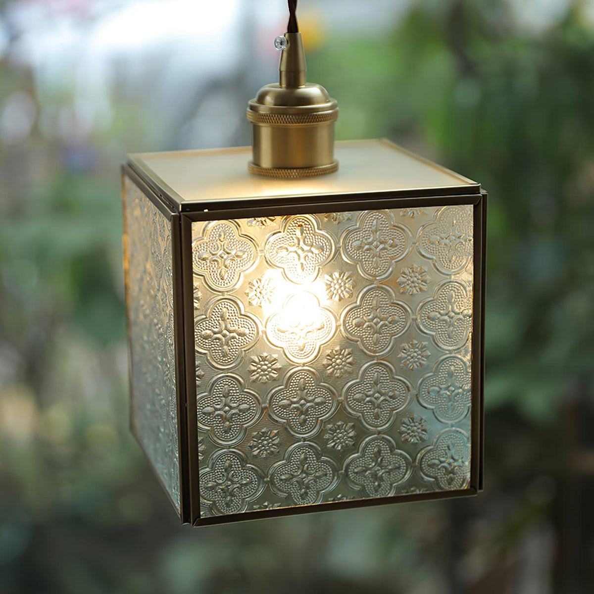 Patterned_Glass_Pendant_Lamp_1