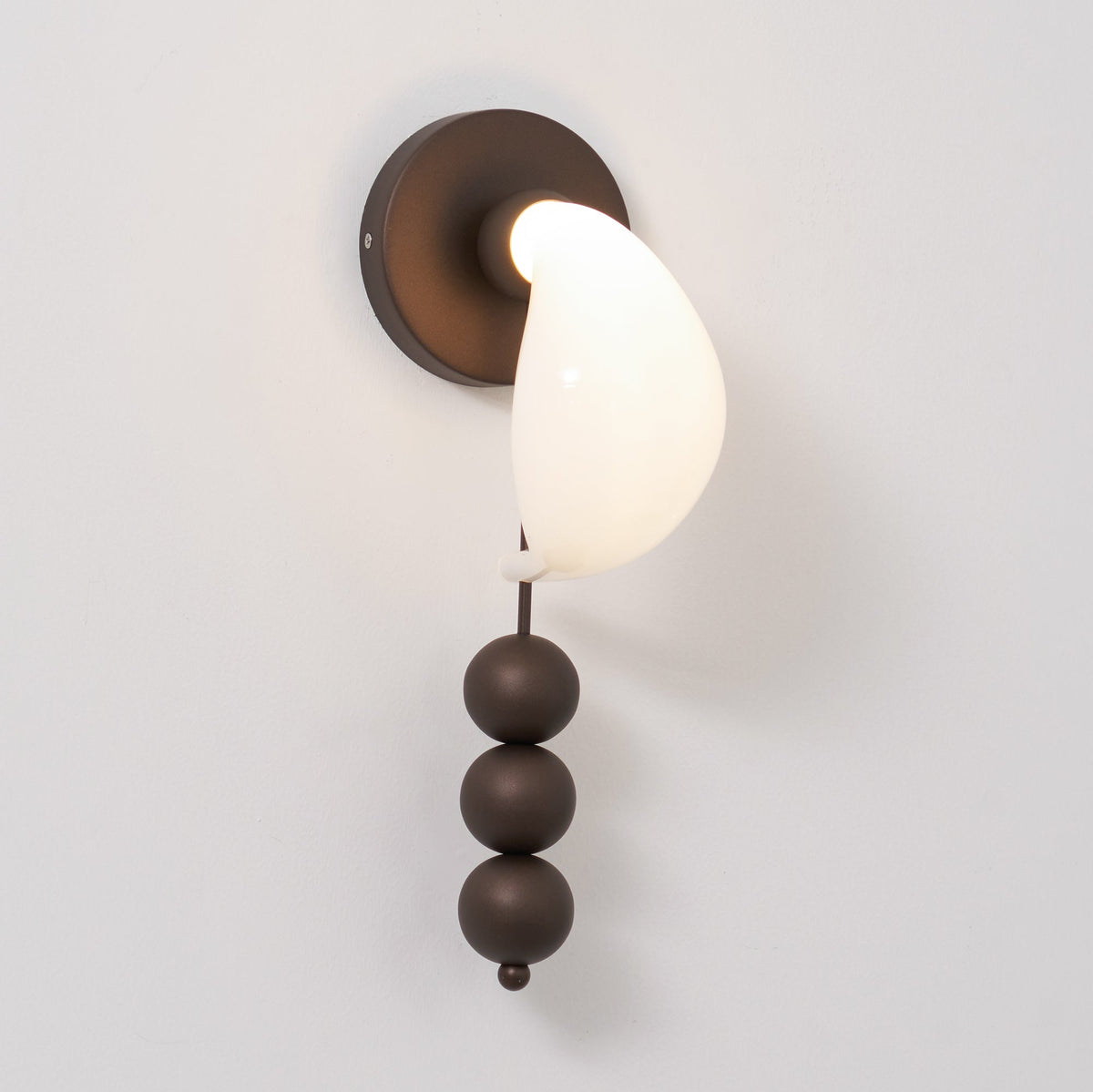 patty-wall-lamp