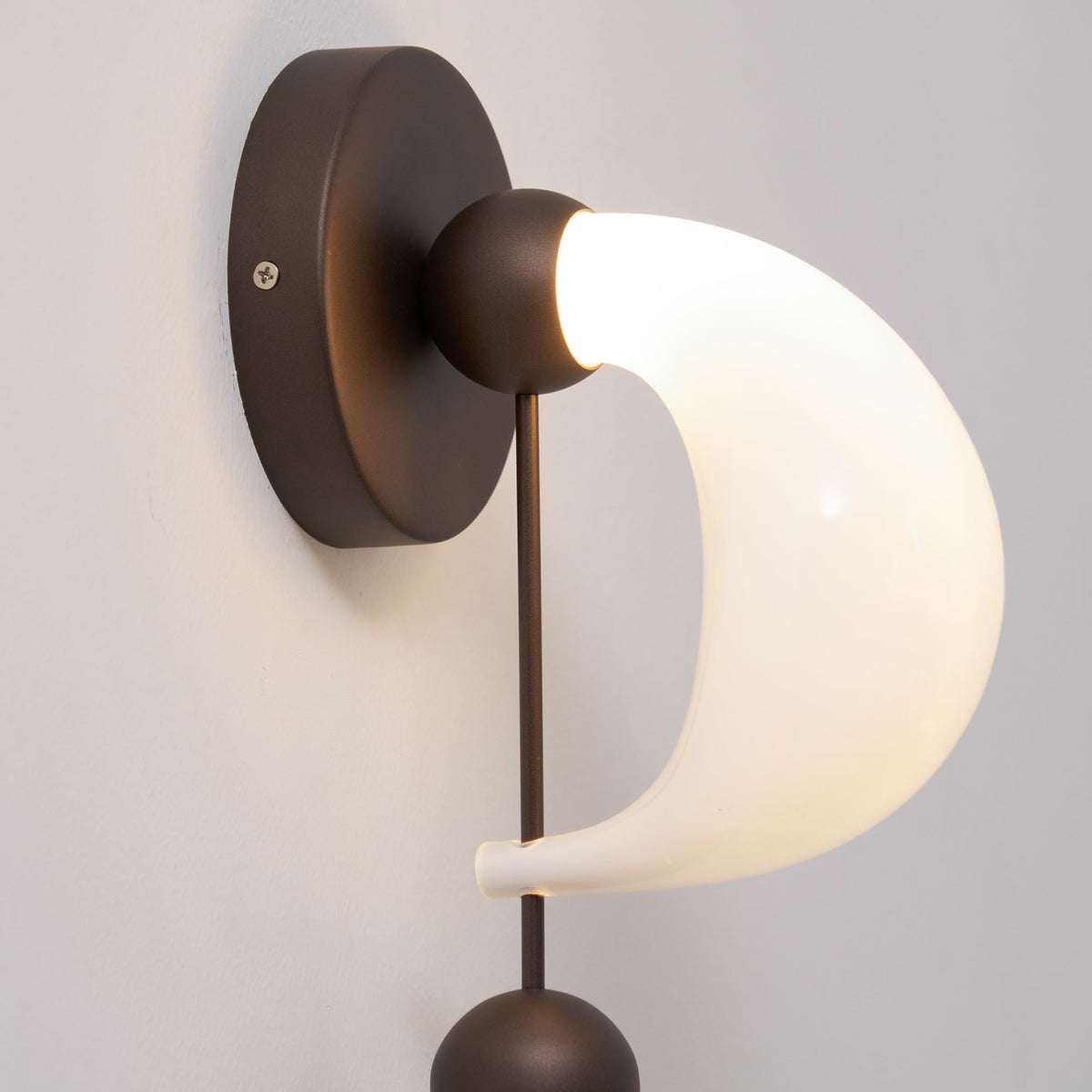 patty-wall-lamp
