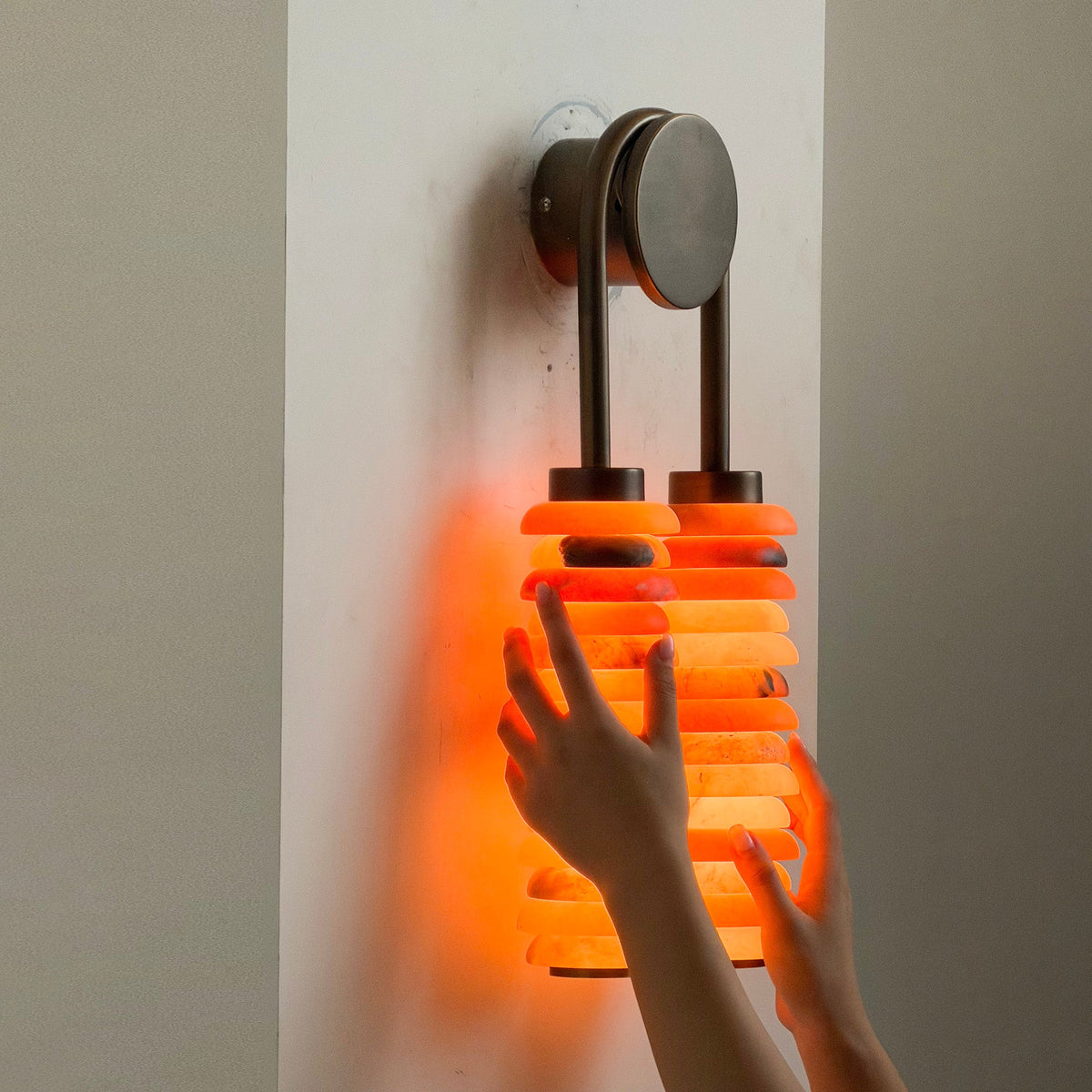 payson-alabaster-wall-lamp