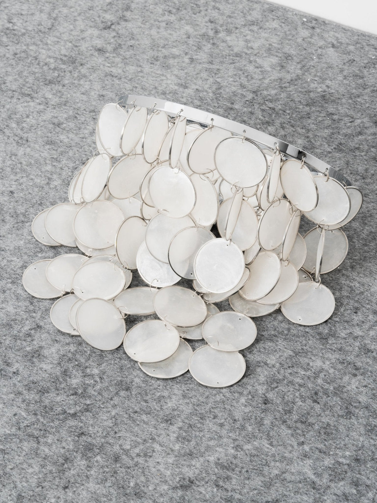 Pearl Shell Wall Sconce – Natural Layered Shell Wall Light for Bedroom, Living Room & Hallway