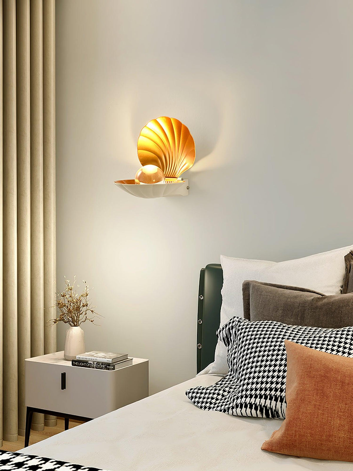 Pearl Clam Wall Light