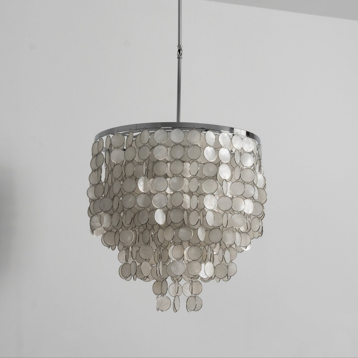 Pearl Shell Chandelier – Natural Shell Disc Pendant Light for Coastal Interiors