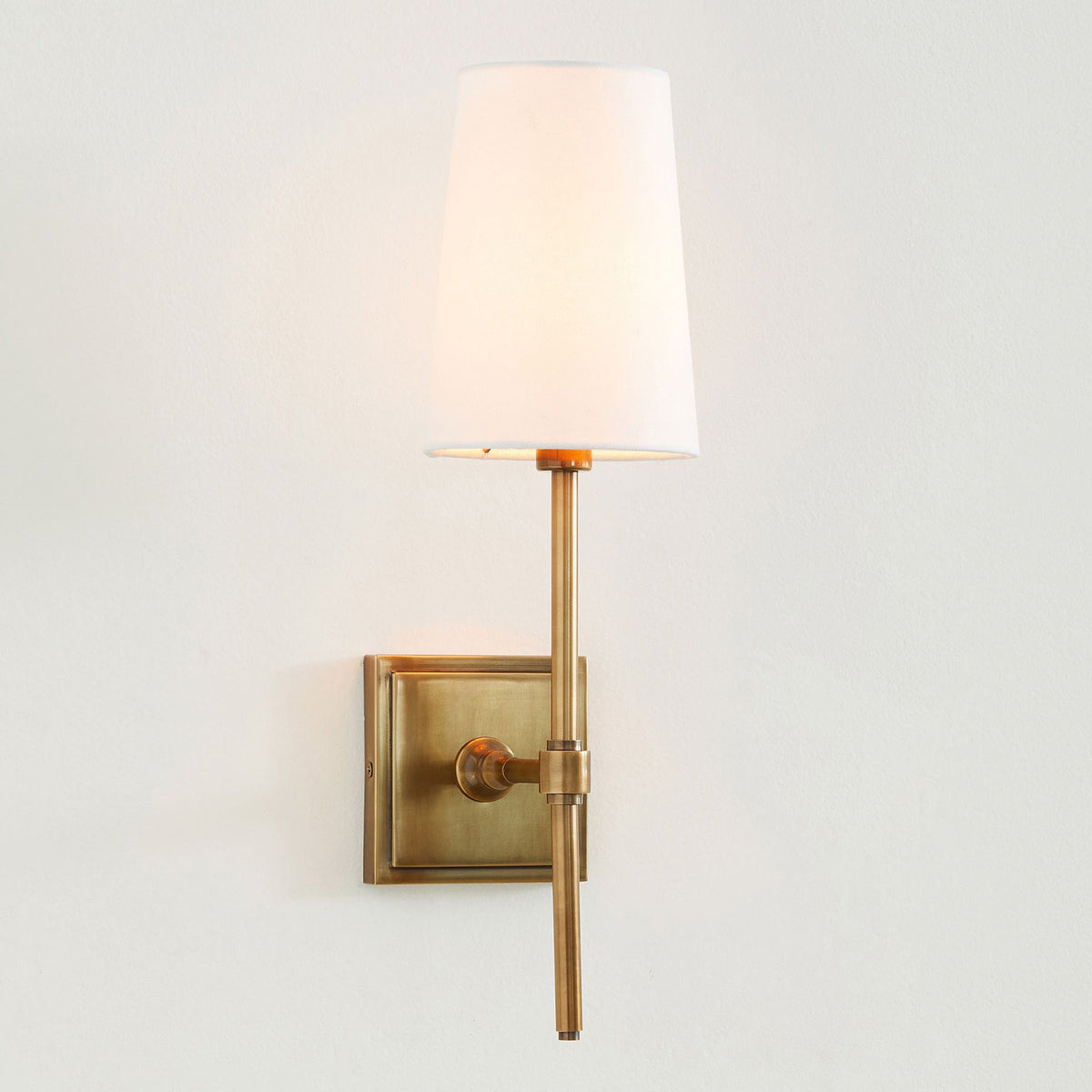 hillsdale-wall-lamp