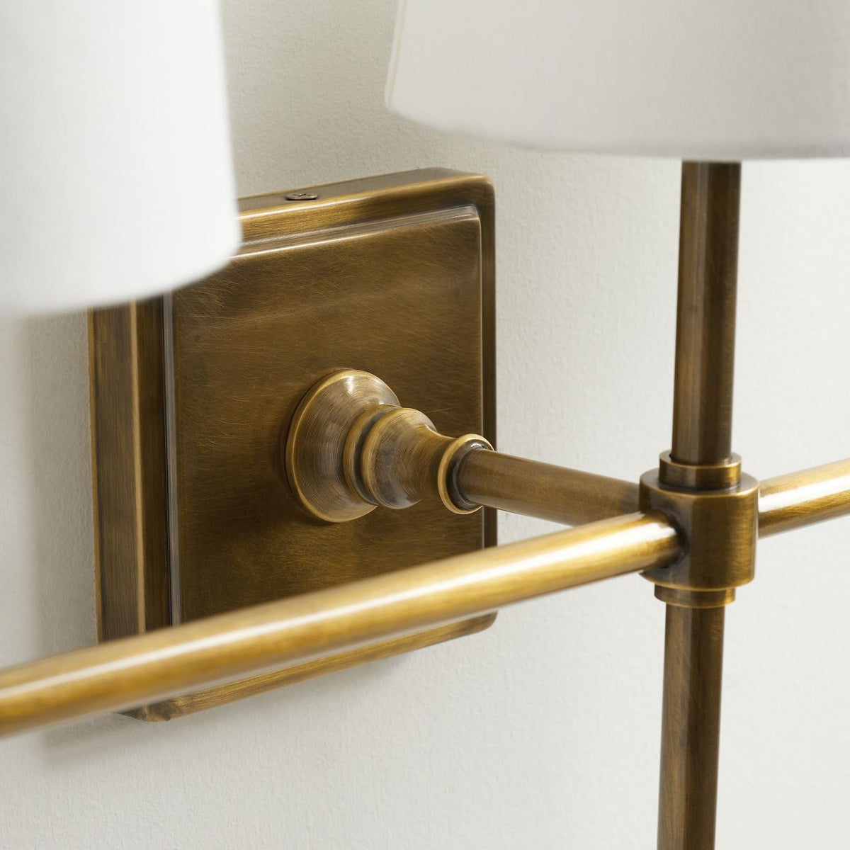hillsdale-wall-lamp