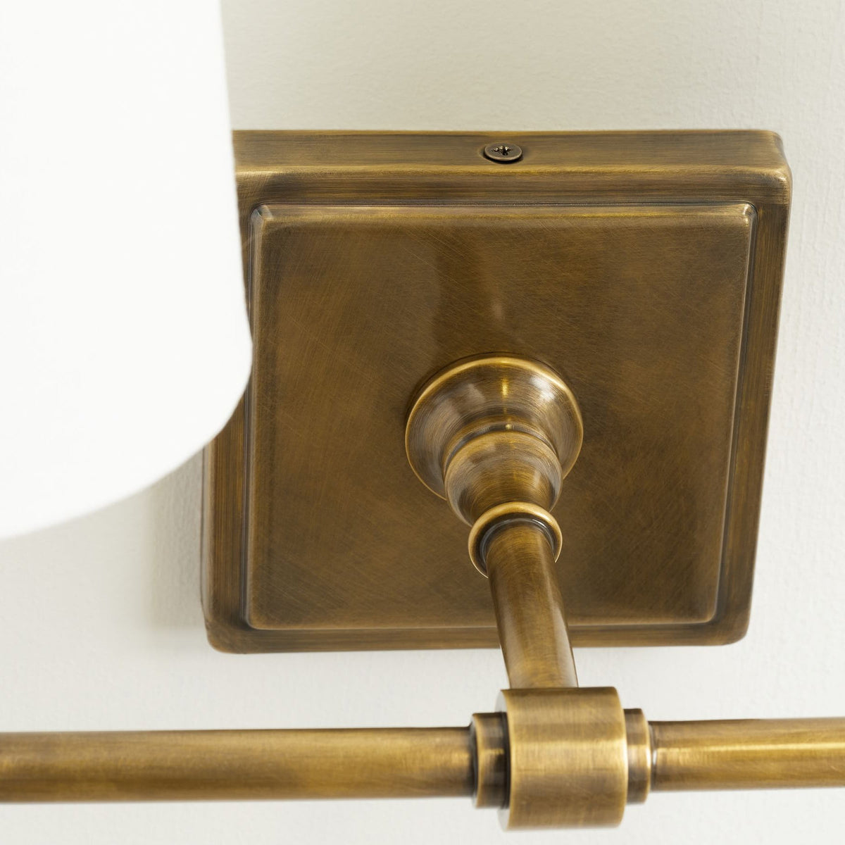 hillsdale-wall-lamp