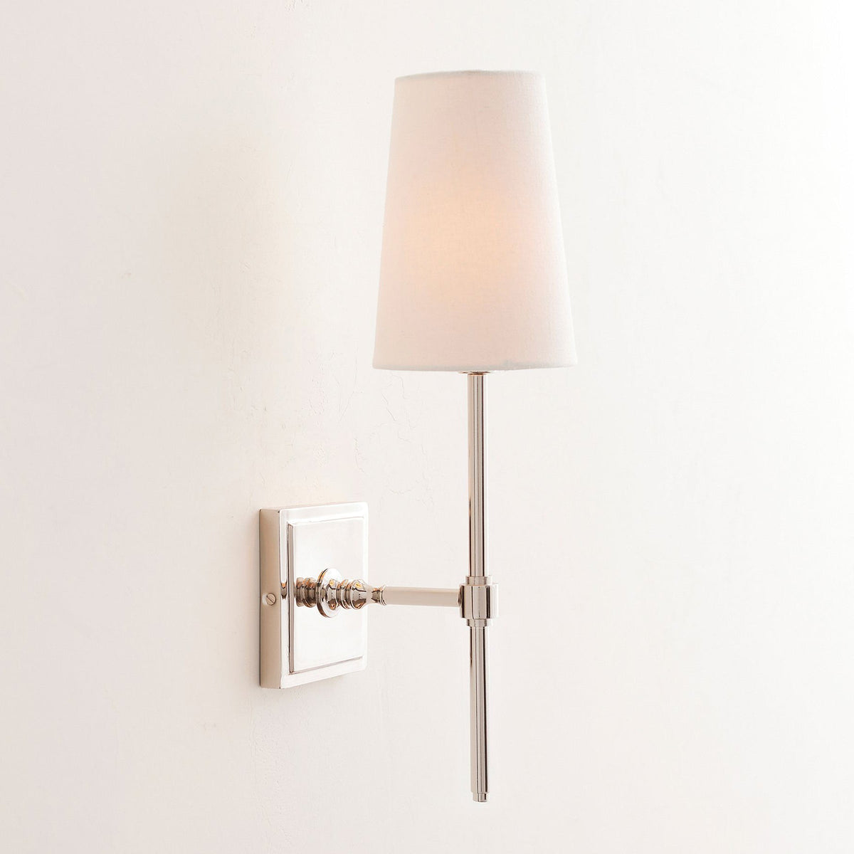 hillsdale-wall-lamp