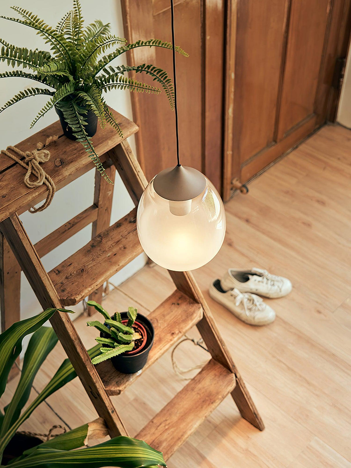 Petra Glass Pendant Light – Modern Minimalist Hanging Lamp for Dining and Living Spaces